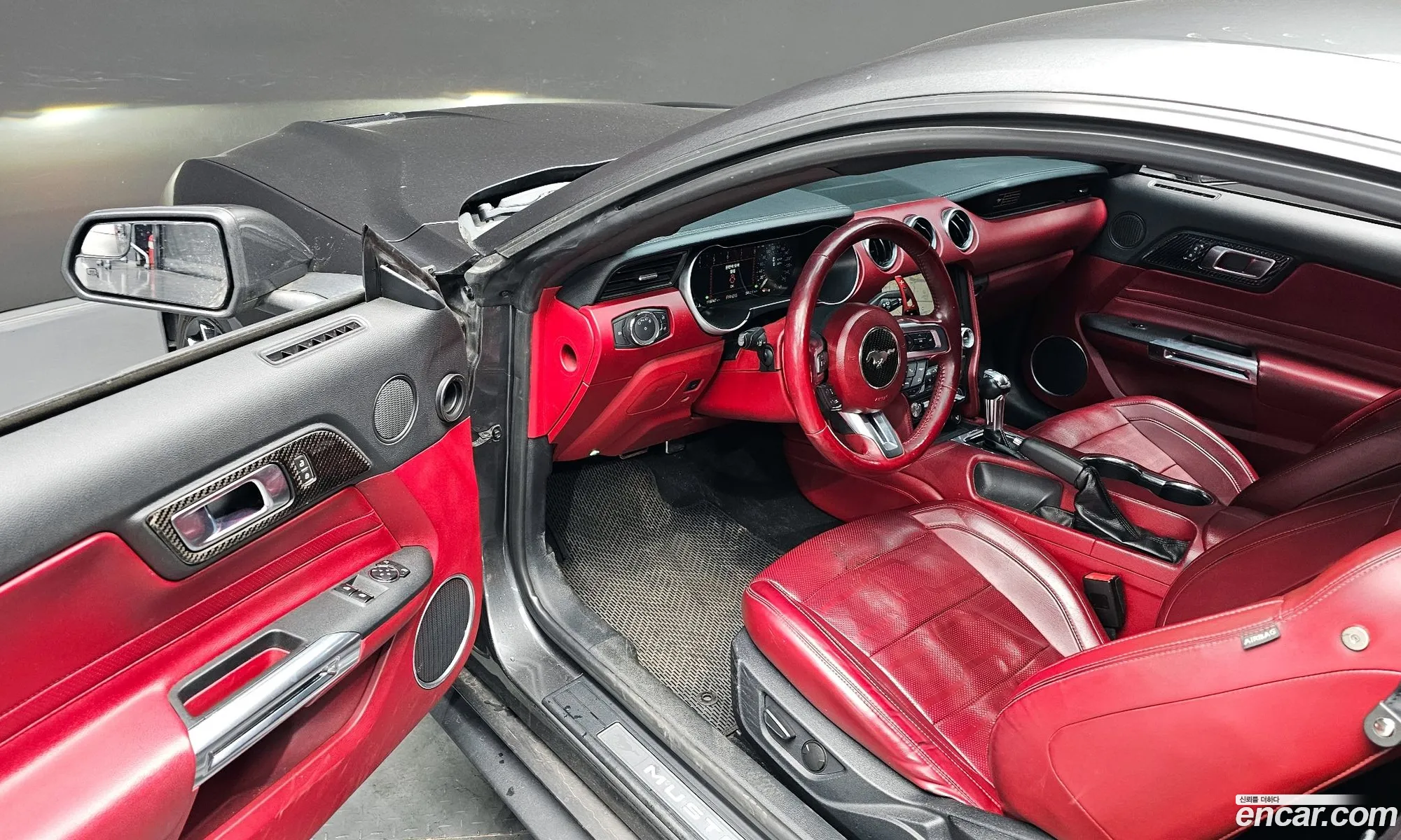 Ford Mustang 2020 — 17