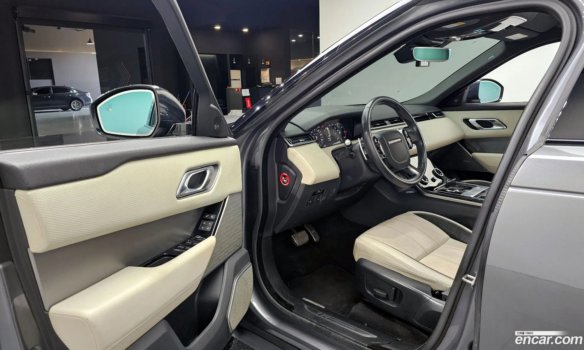 Land Rover Range Rover Velar 2017 — 11