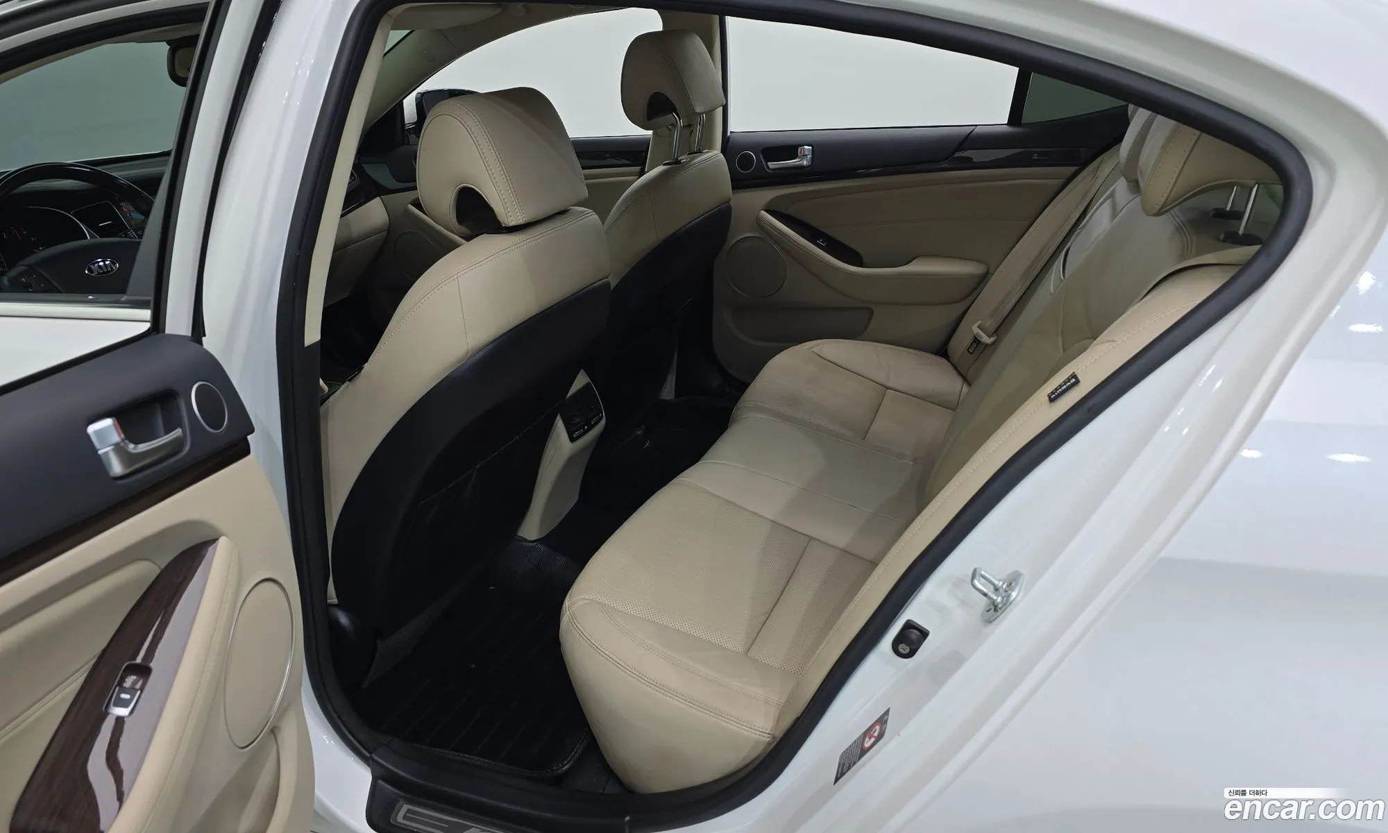 Kia K7 2015 — 12