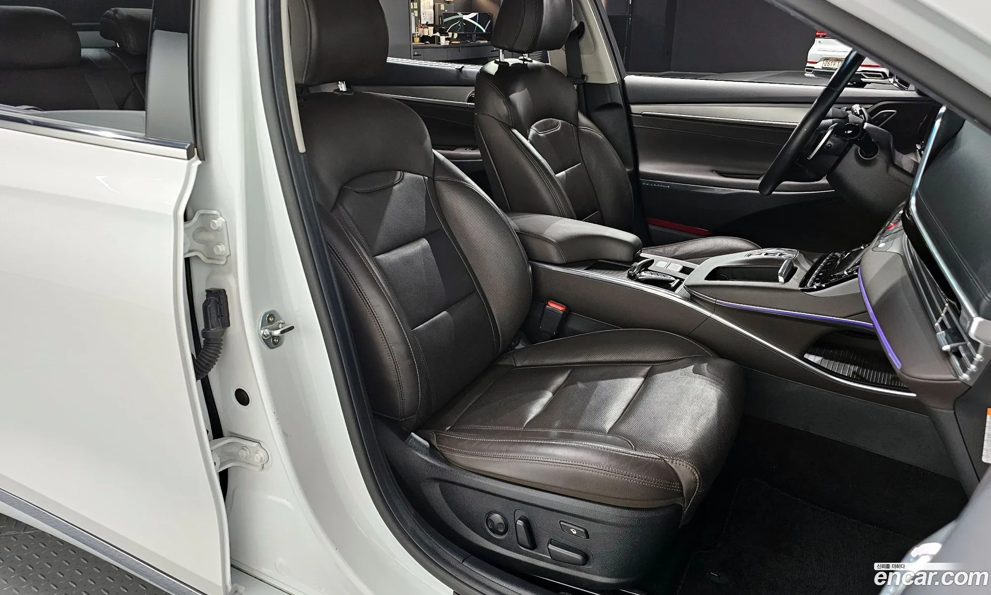 Hyundai Grandeur IG Hybrid 2020 — 3
