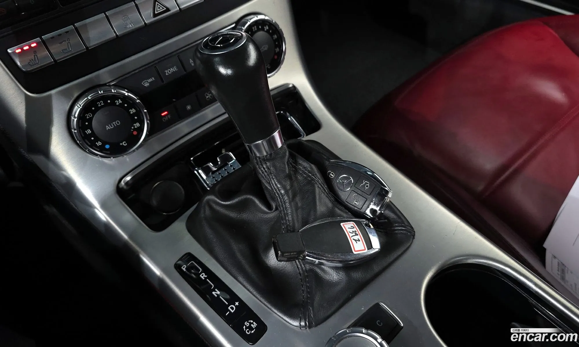 Mercedes-Benz SLK-Class 2012 WDDPK7FA7CF044618 — 15