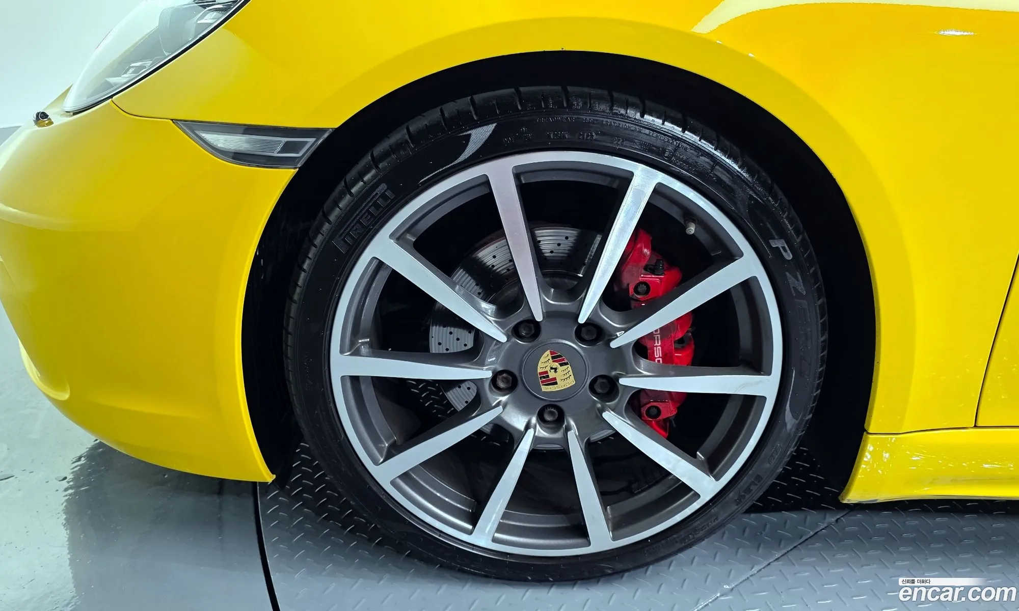 Porsche 718 Boxster 2016 WP0CB2984HS240373 — 3