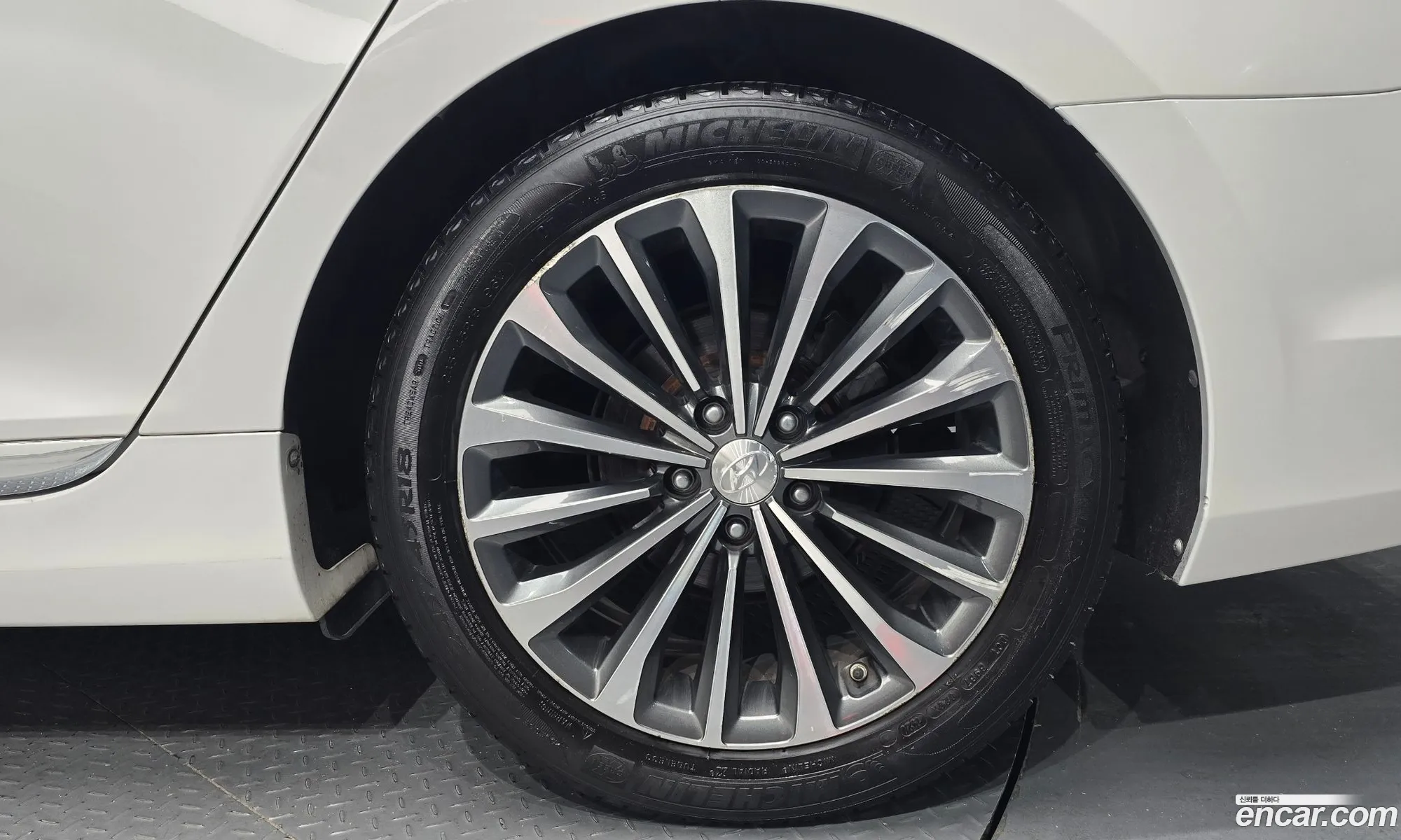 Hyundai Grandeur HG 2013 — 17