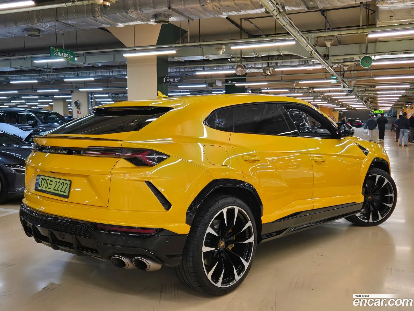 Lamborghini Urus 2022 — 17