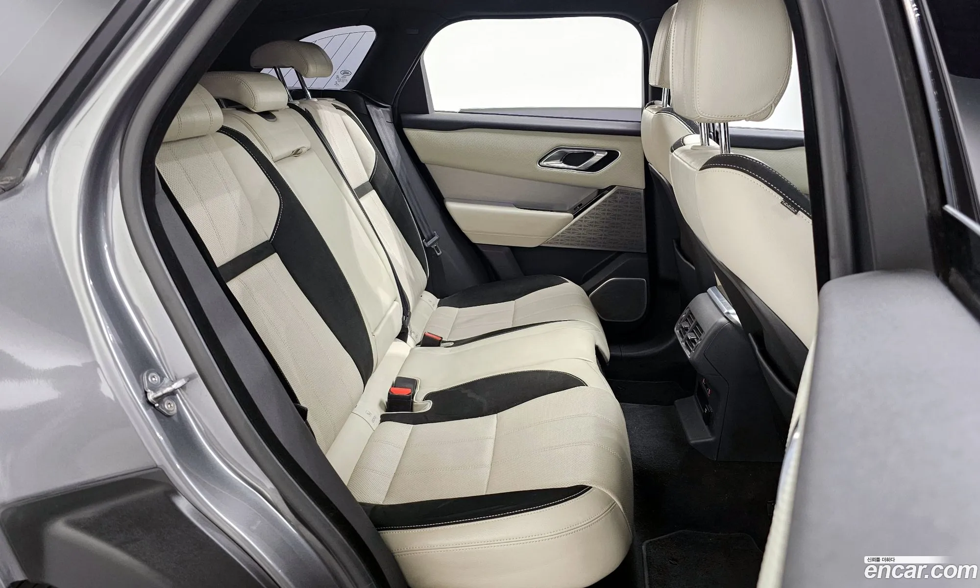 Land Rover Range Rover Velar 2017 — 33