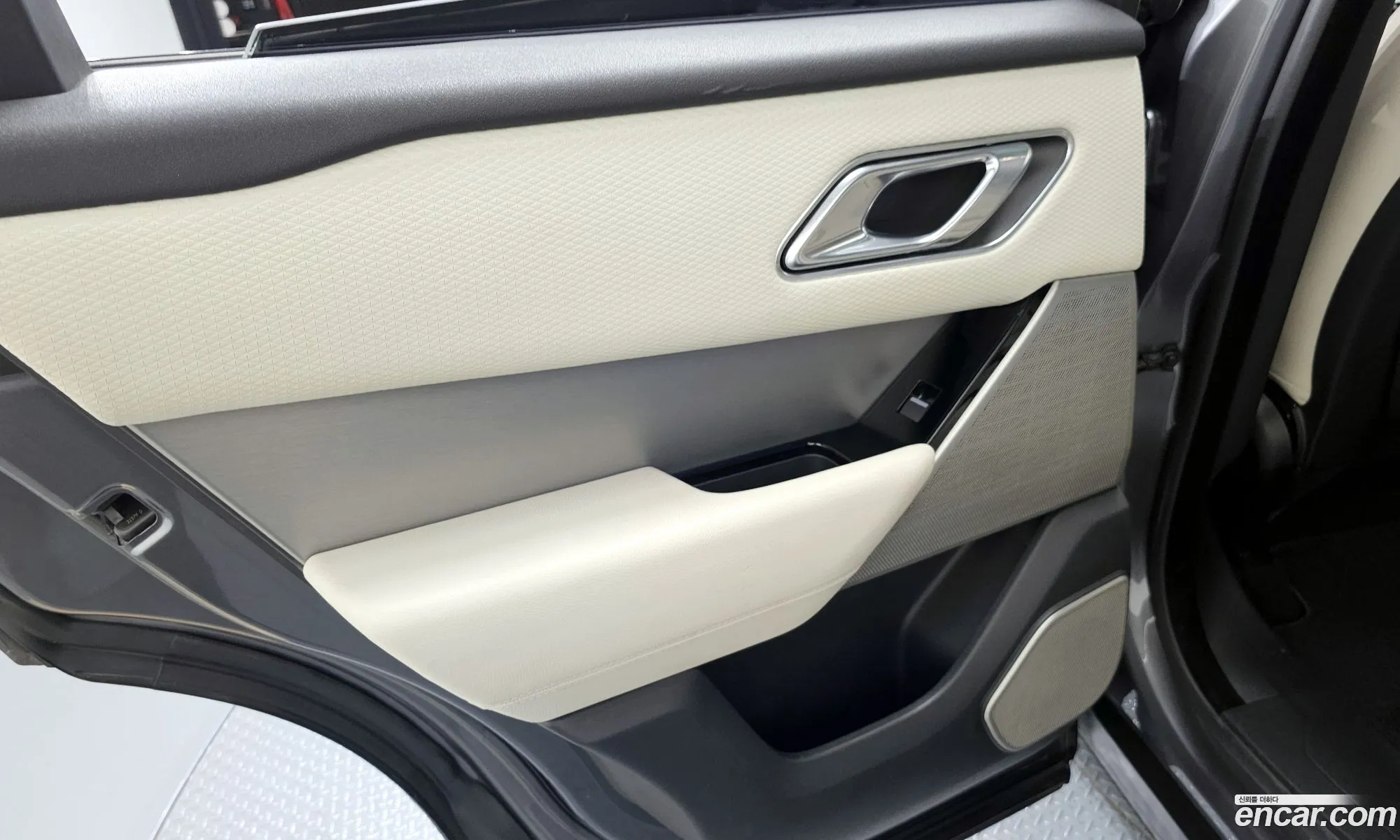 Land Rover Range Rover Velar 2017 — 35