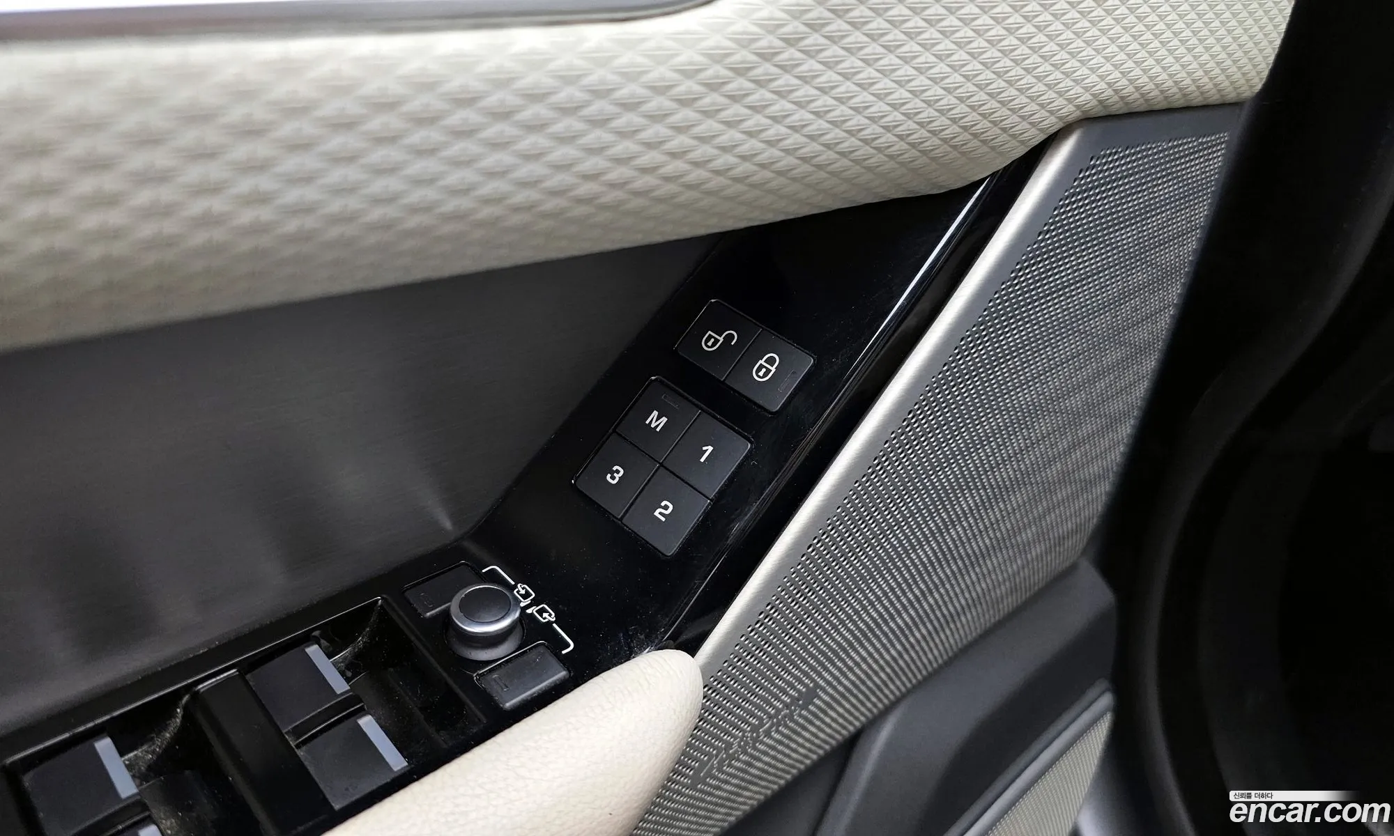 Land Rover Range Rover Velar 2017 — 28
