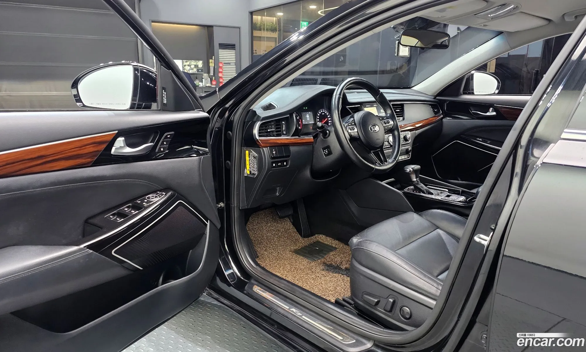 Kia K7 2016 KNALA418BGA011993 — 17
