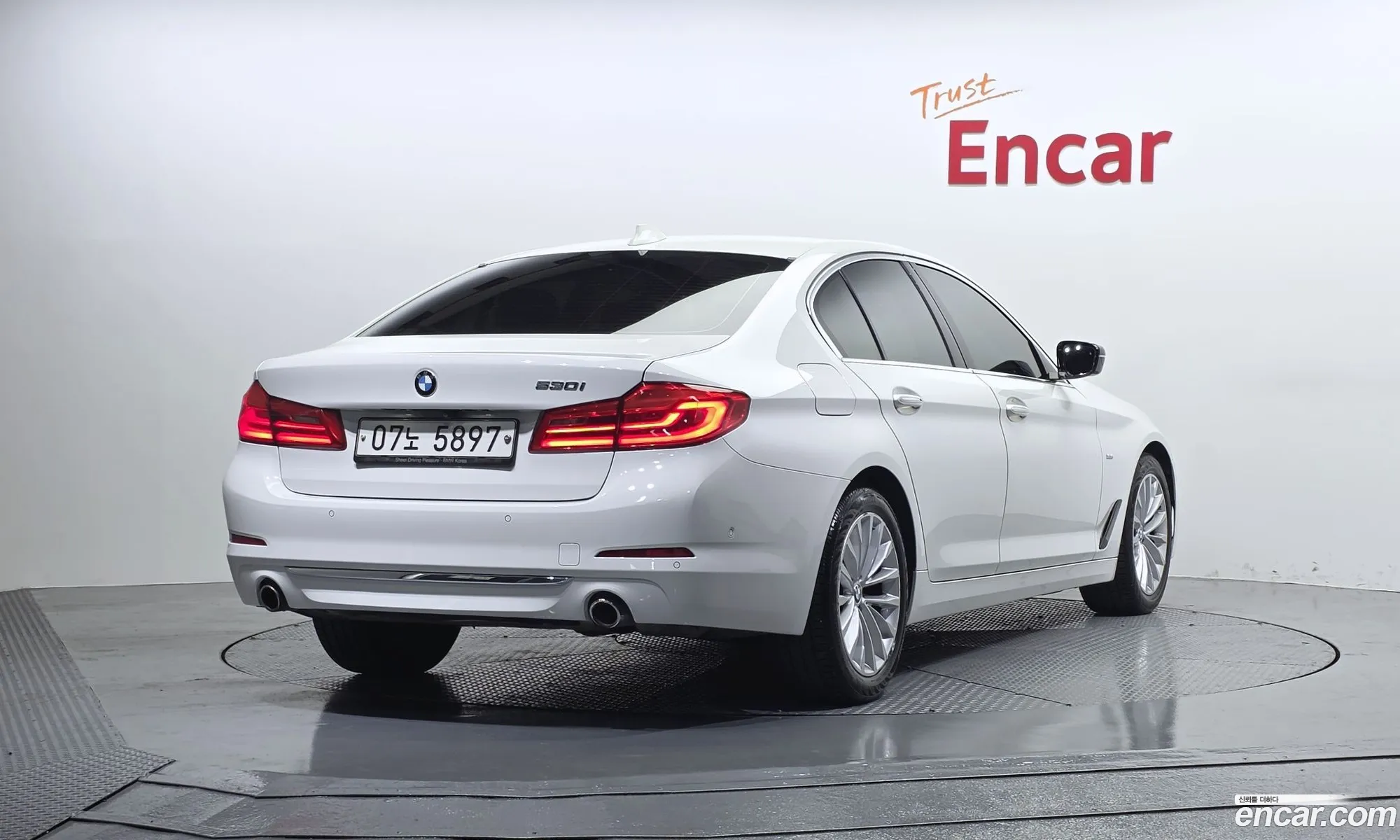 BMW 5 Series 2018 WBAJD3105JWC99427 — 5