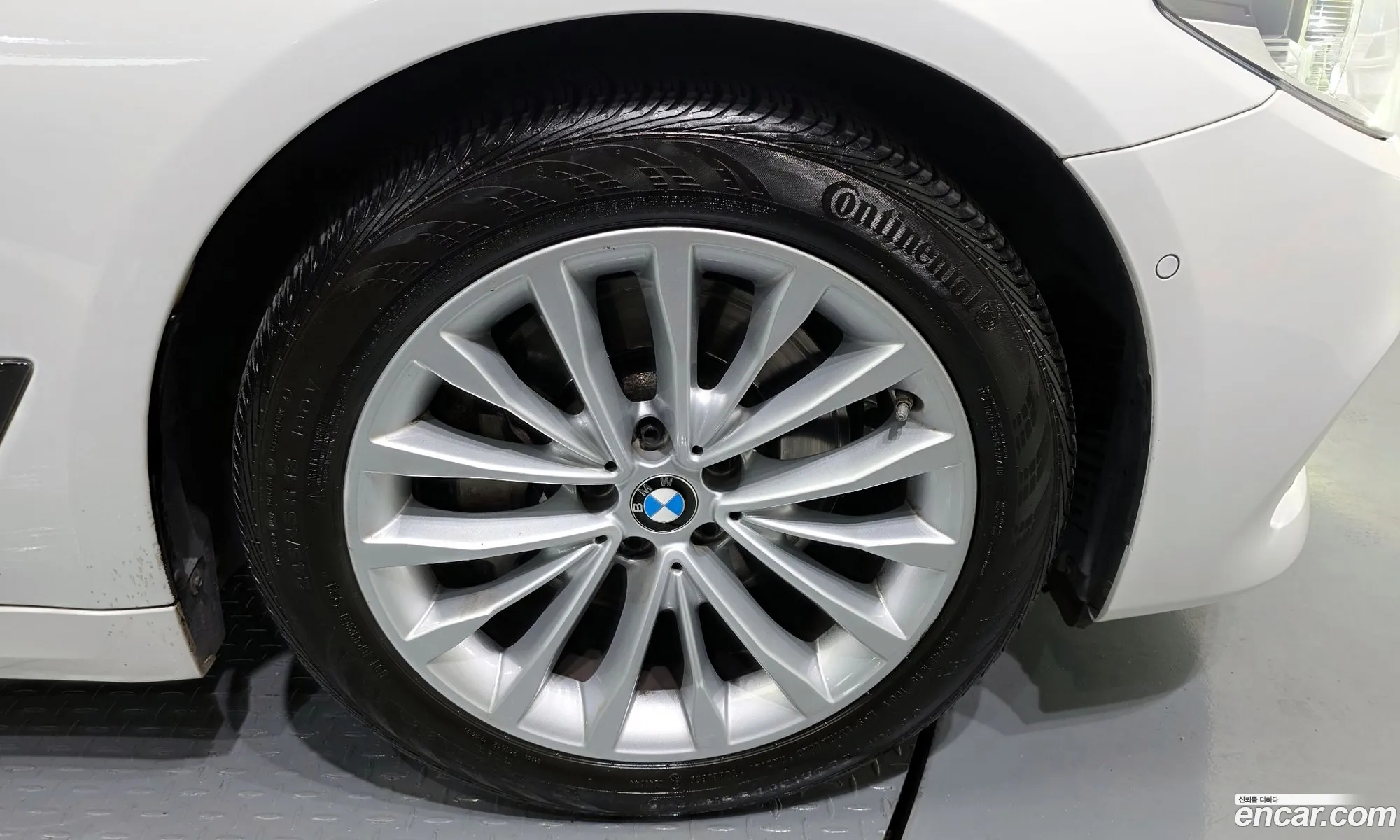 BMW 5 Series 2018 WBAJD3105JWC99427 — 19