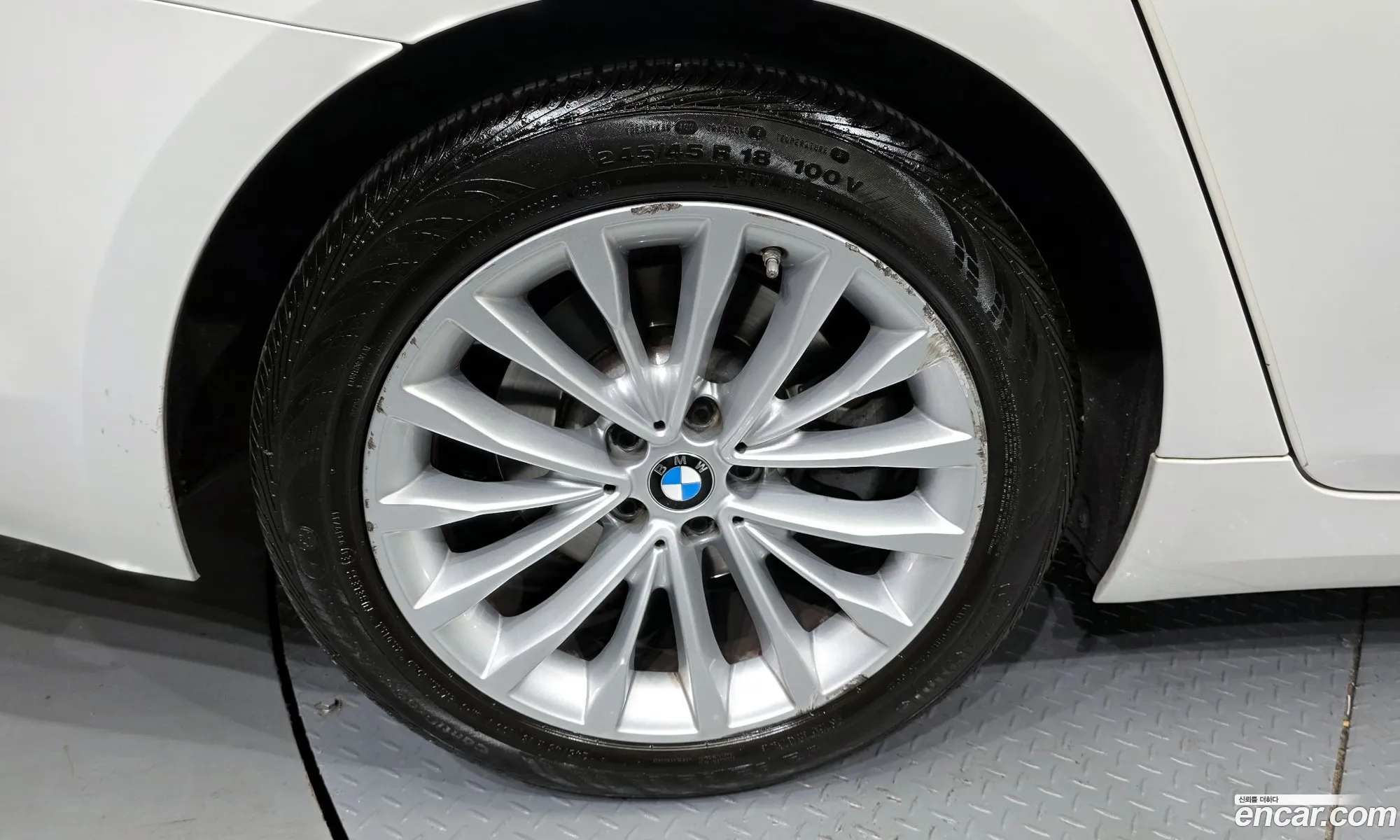 BMW 5 Series 2018 WBAJD3105JWC99427 — 2