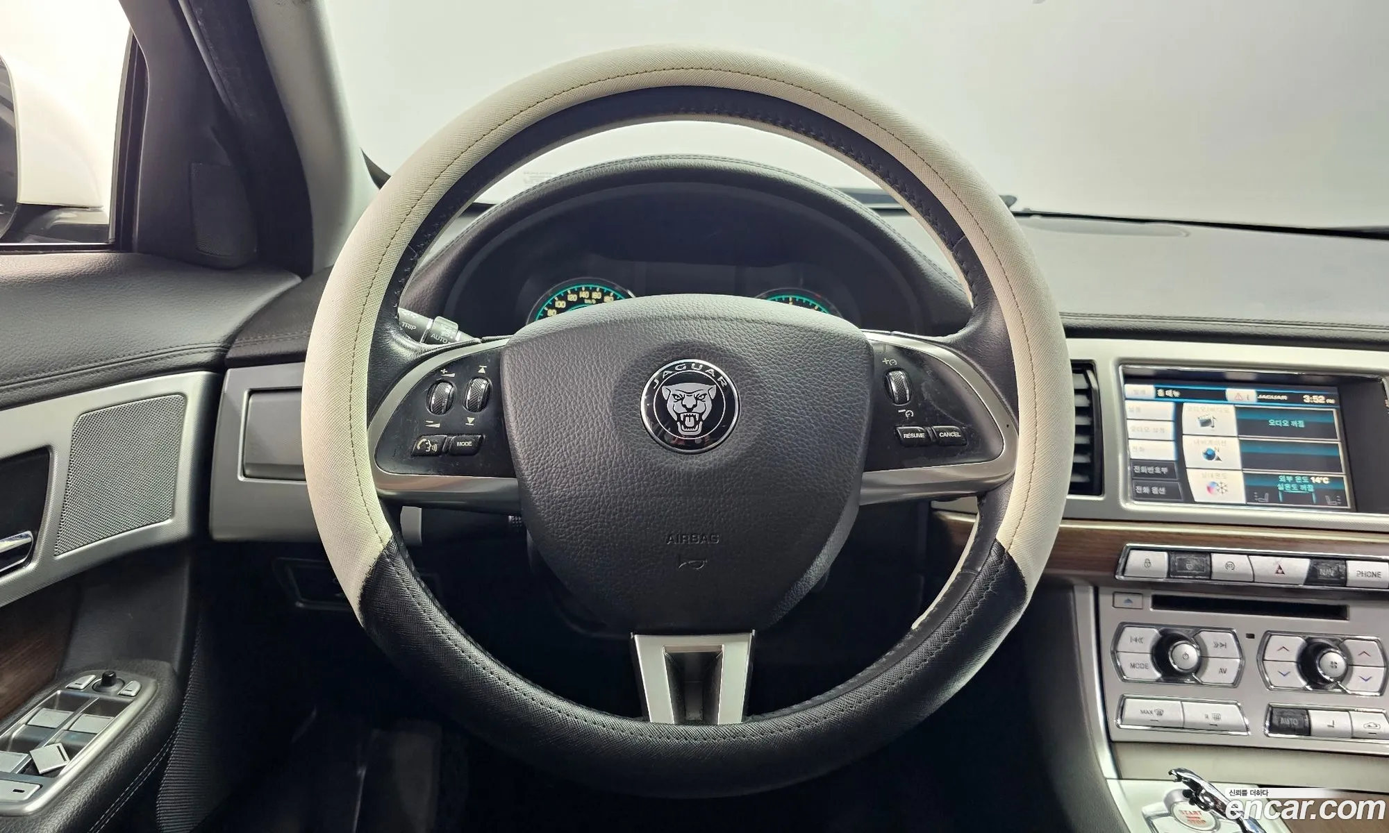 Jaguar XF 2014 — 13