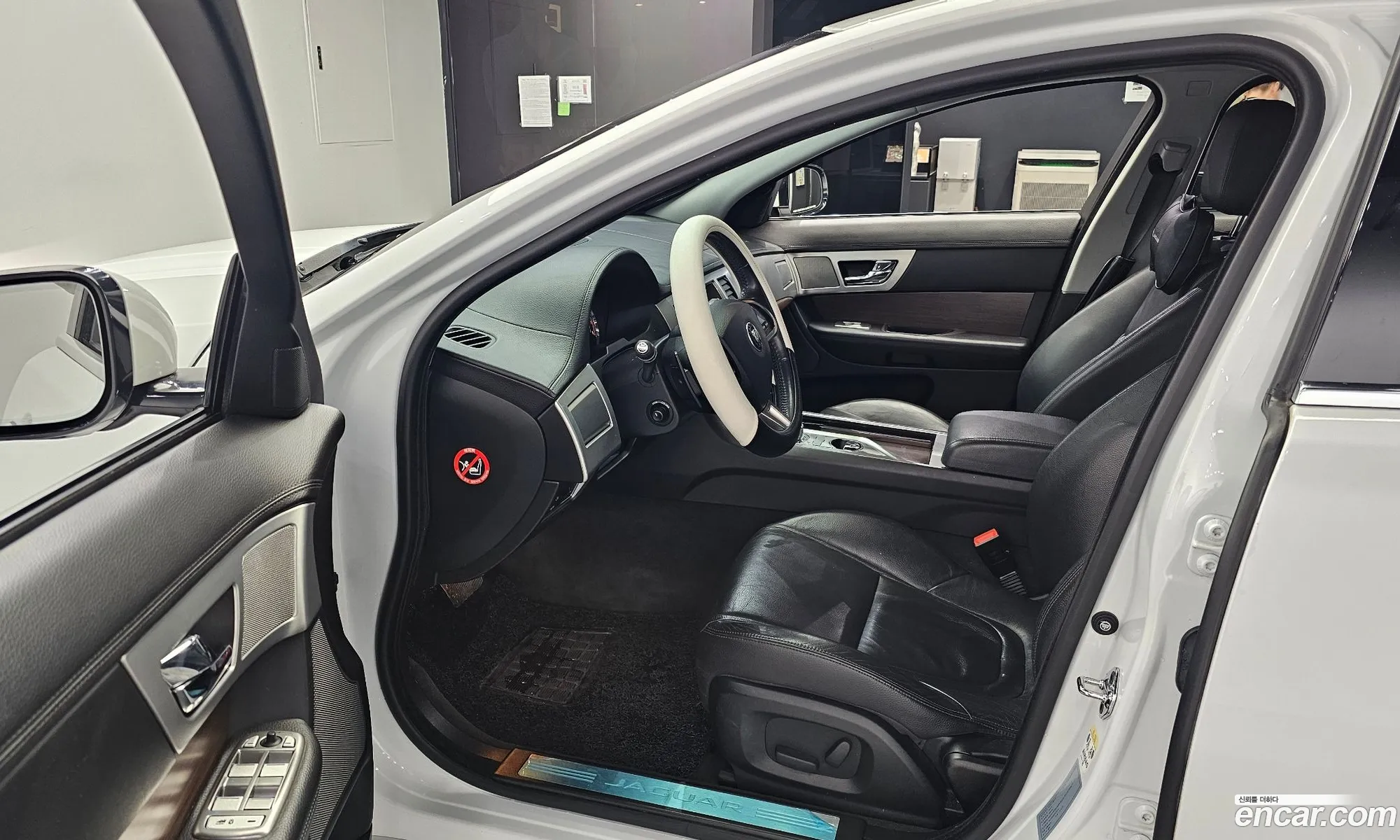 Jaguar XF 2014 — 14