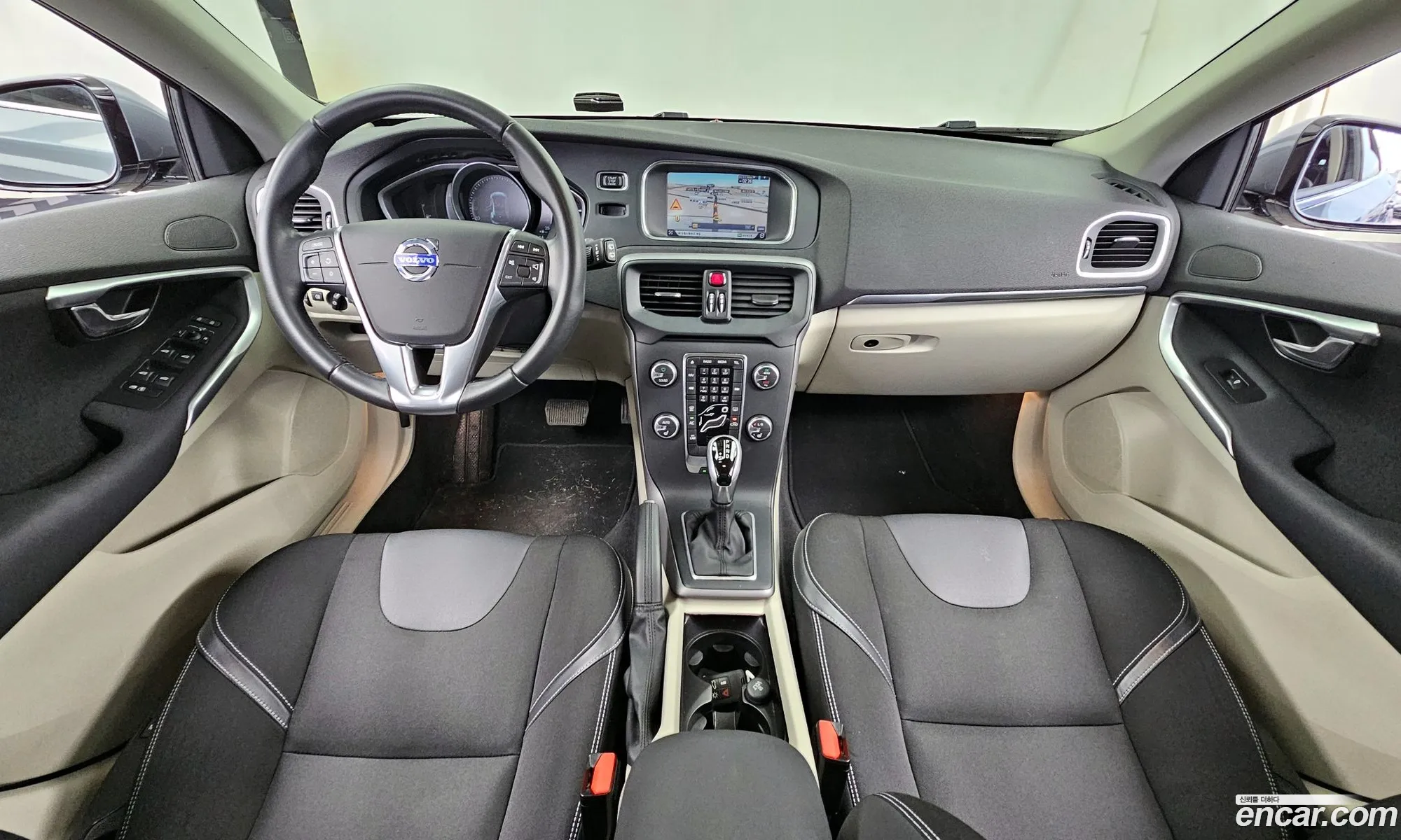 Volvo V40 2014 — 13