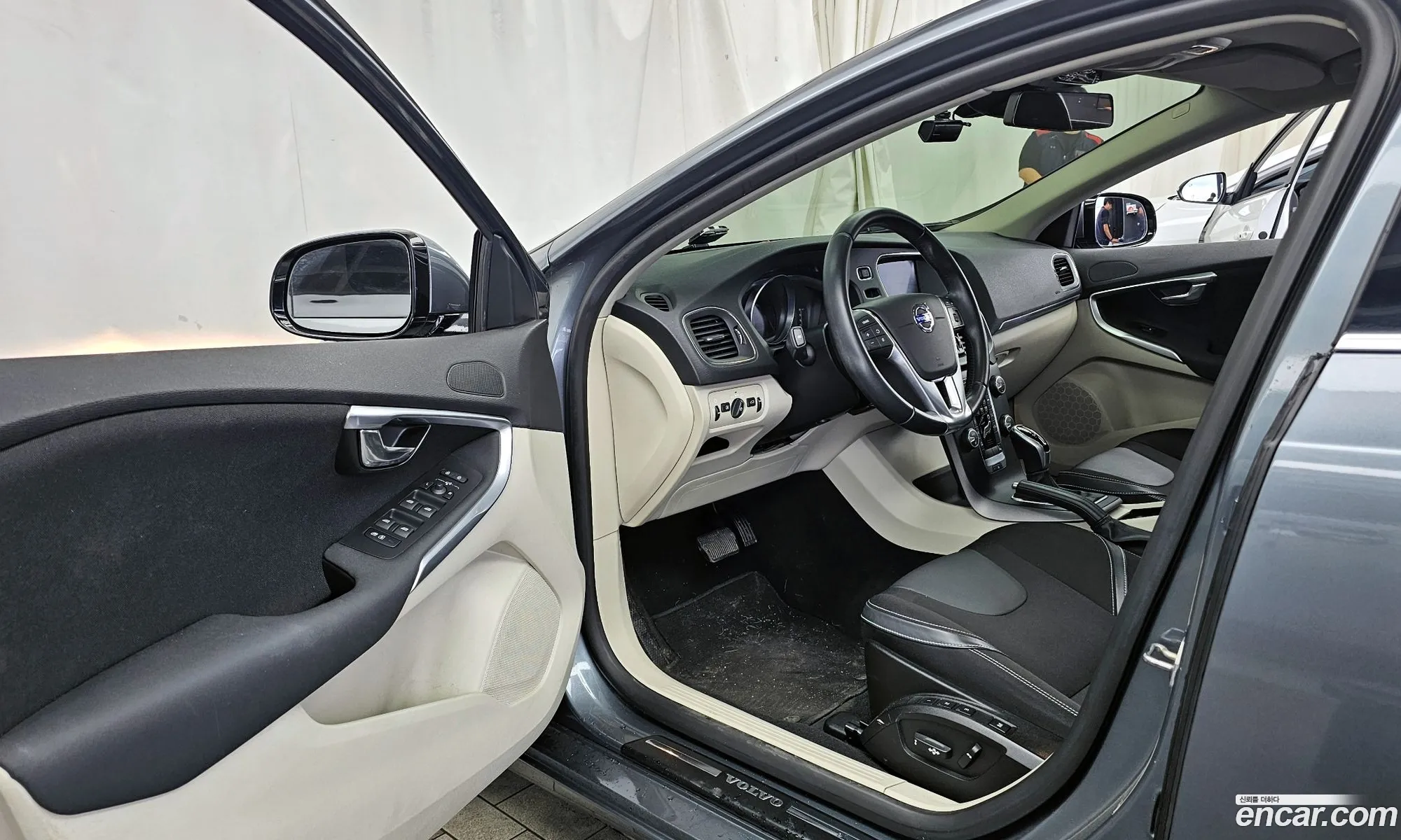 Volvo V40 2014 — 11