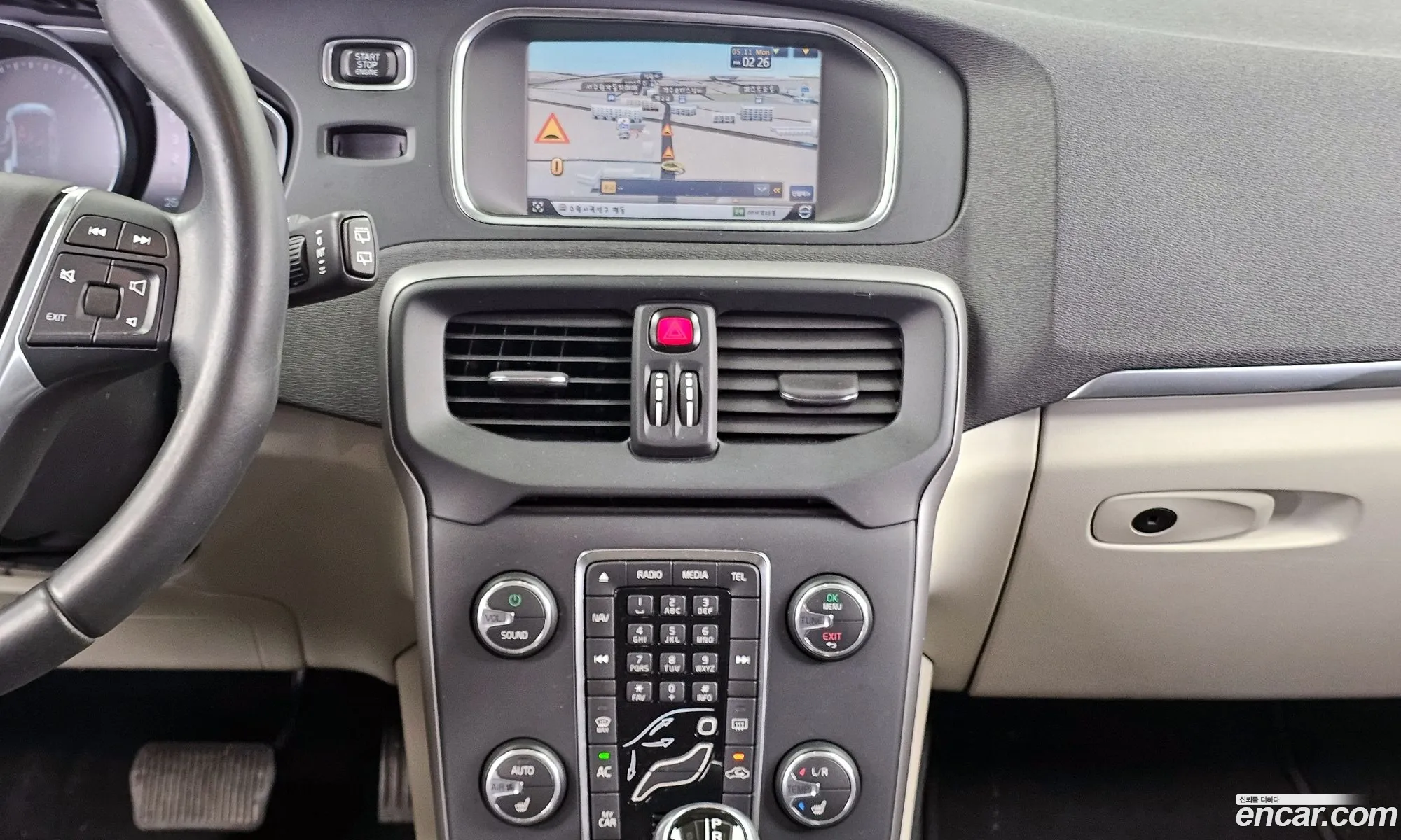 Volvo V40 2014 — 12