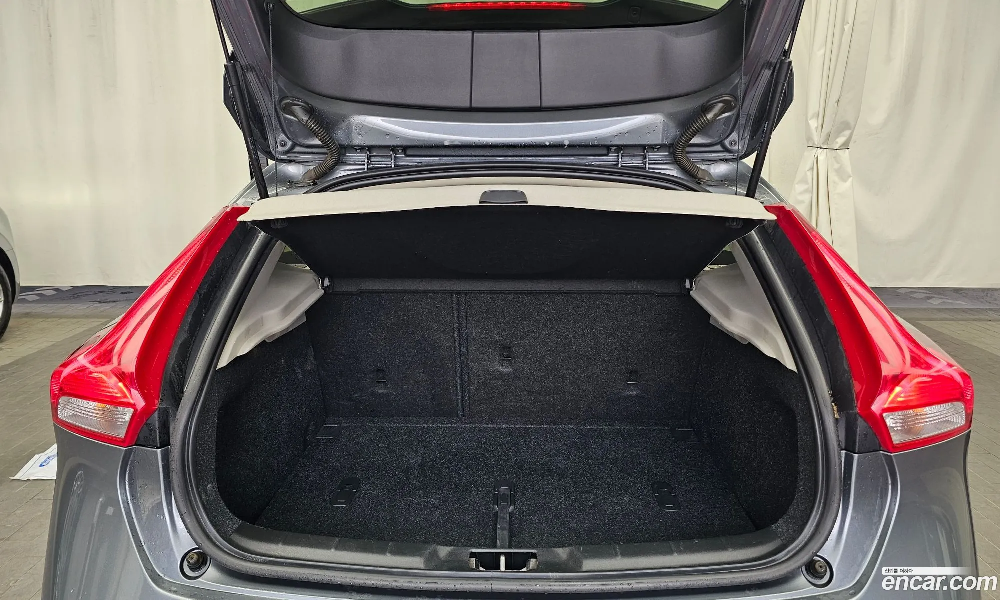 Volvo V40 2014 — 2