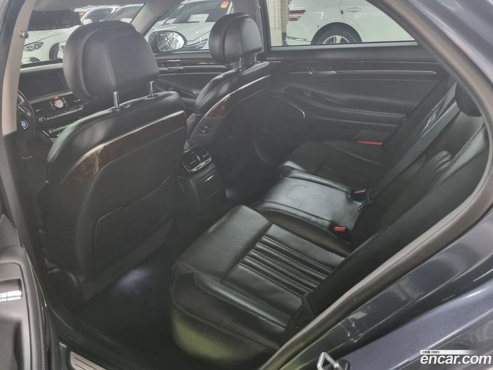 Genesis EQ900 2016 — 11