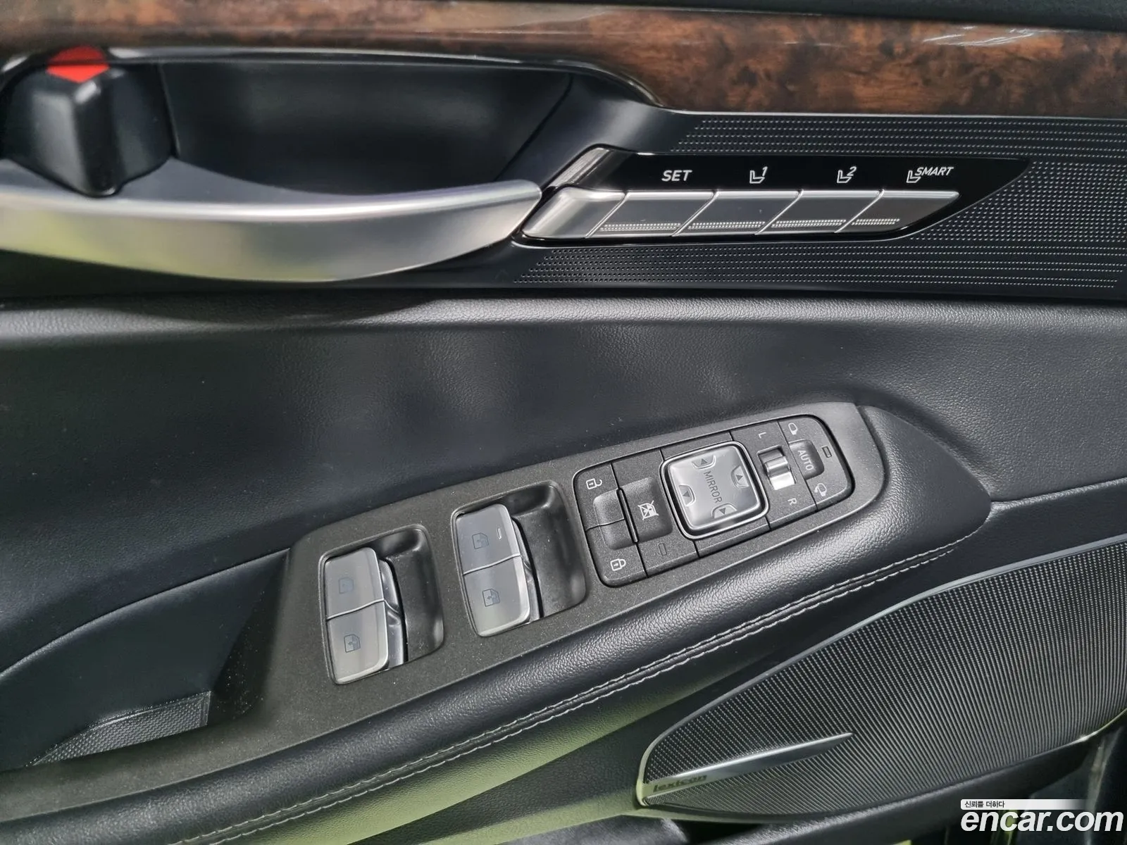 Genesis EQ900 2016 — 6
