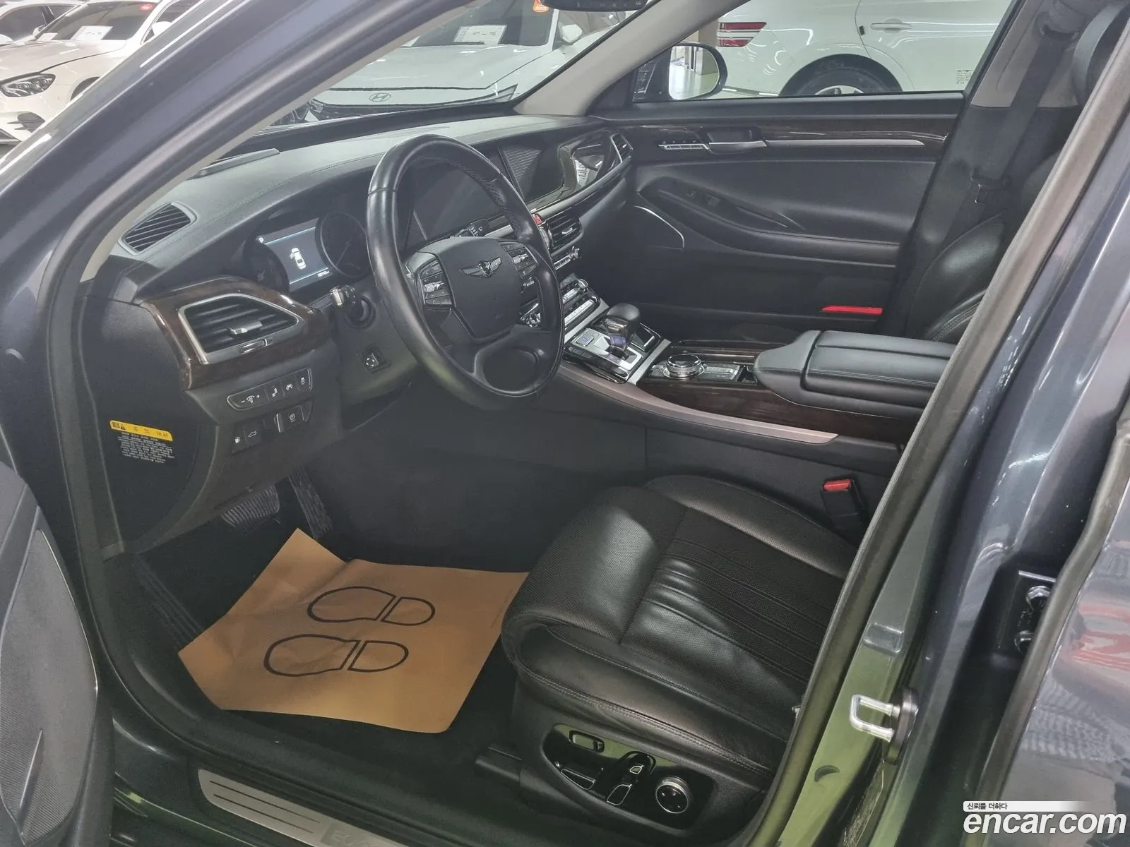 Genesis EQ900 2016 — 14