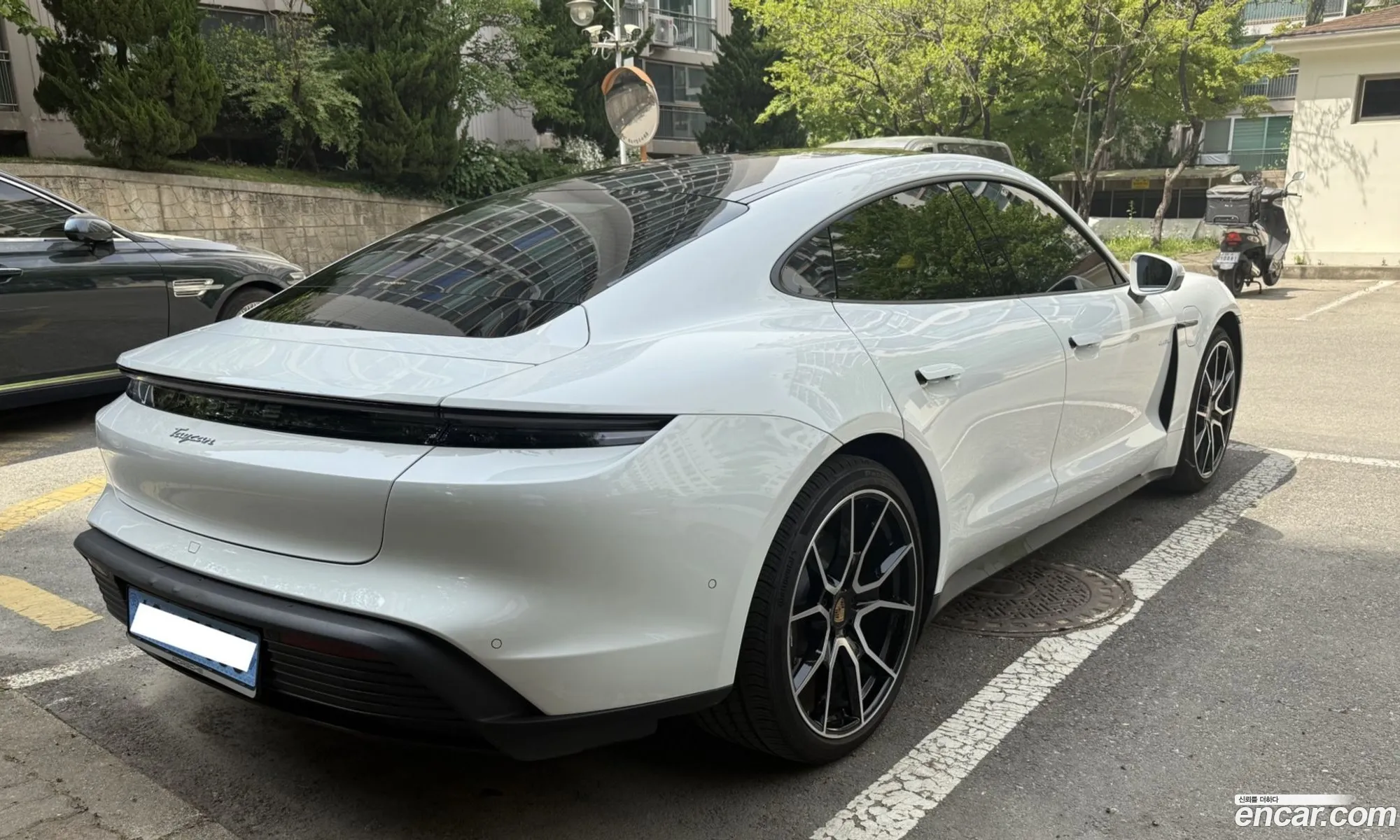 Porsche Taycan 2025 — 19