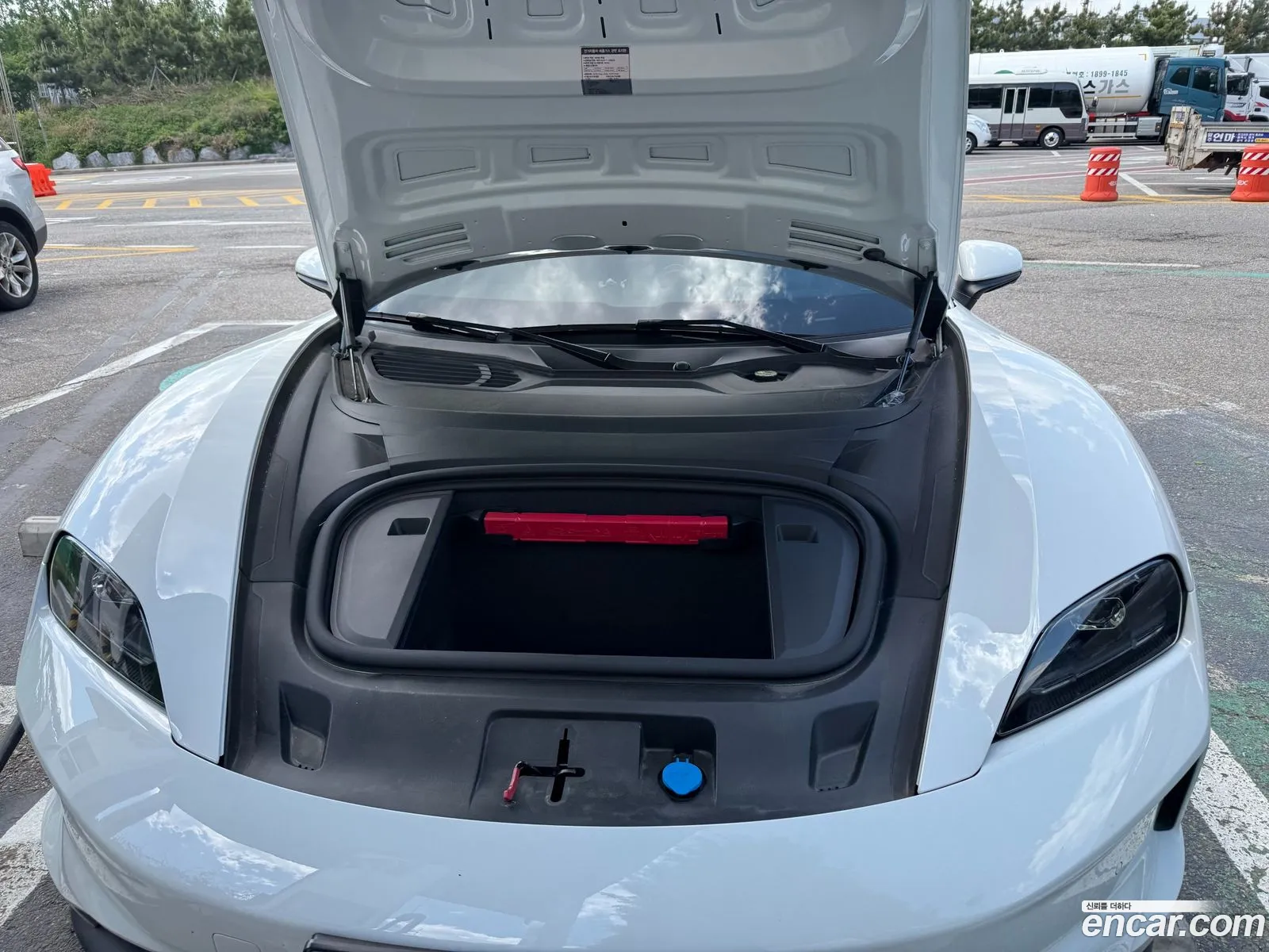 Porsche Taycan 2025 — 4