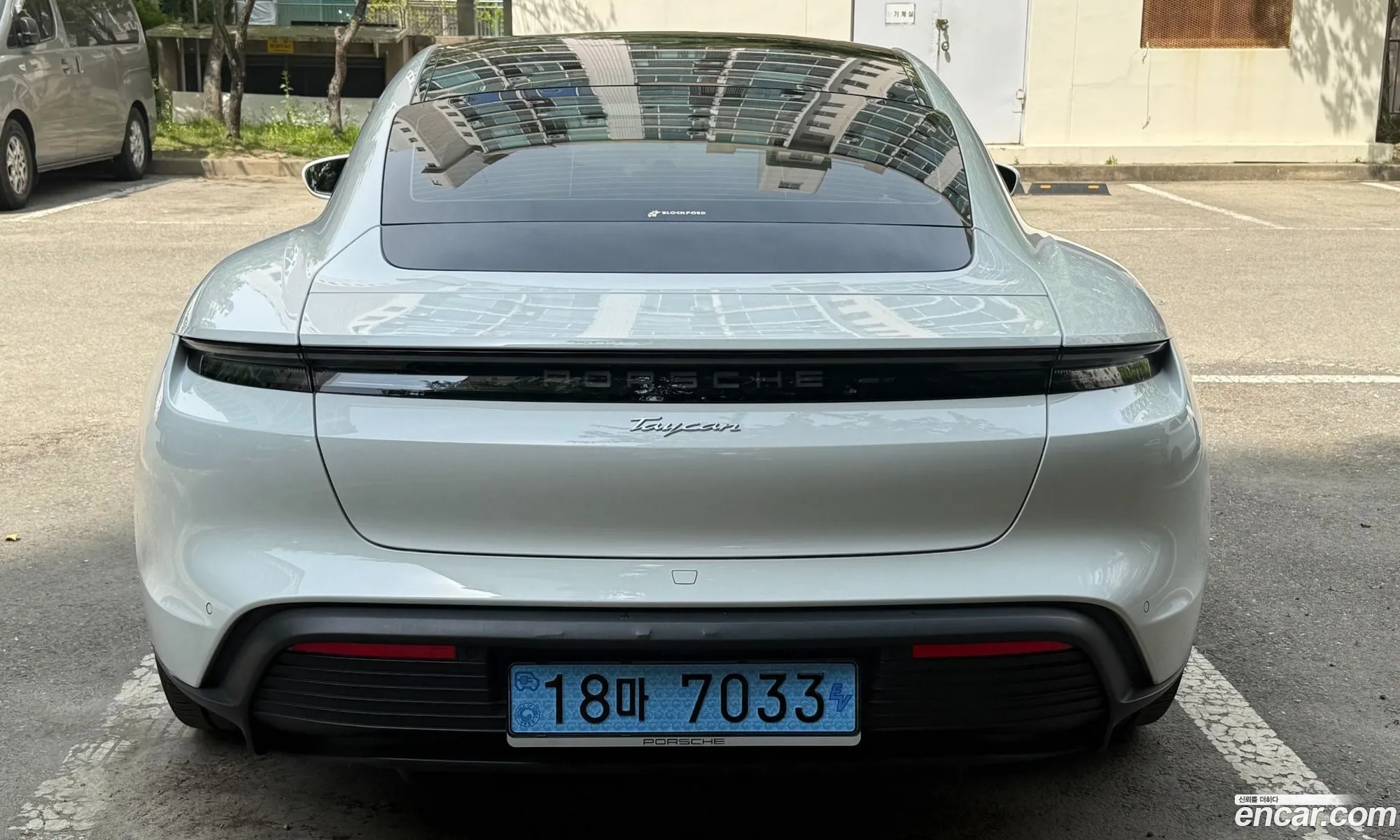 Porsche Taycan 2025 — 14