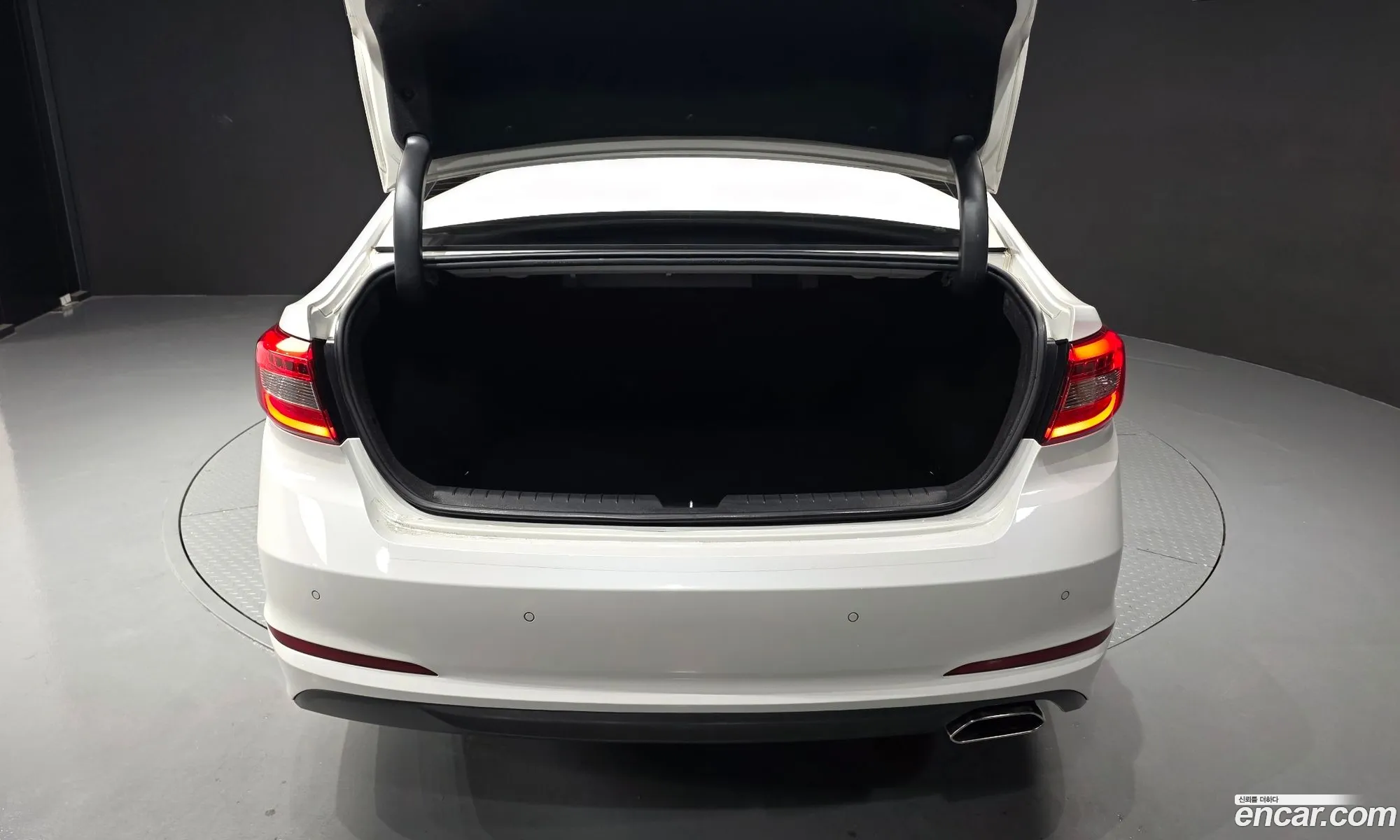 Hyundai LF Sonata 2016 — 11