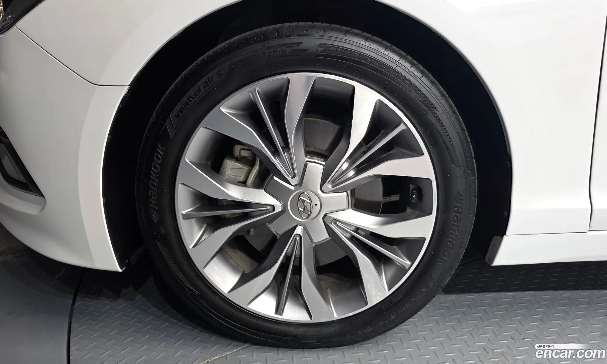 Hyundai LF Sonata 2016 — 15
