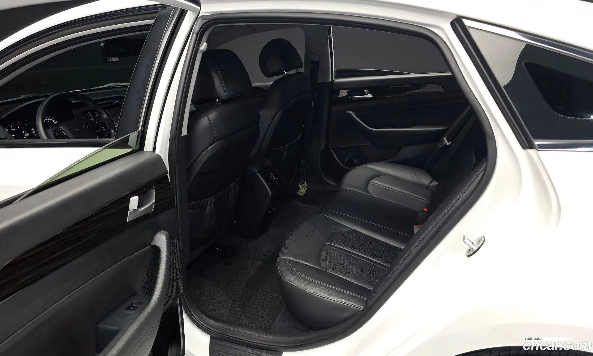 Hyundai LF Sonata 2016 — 16