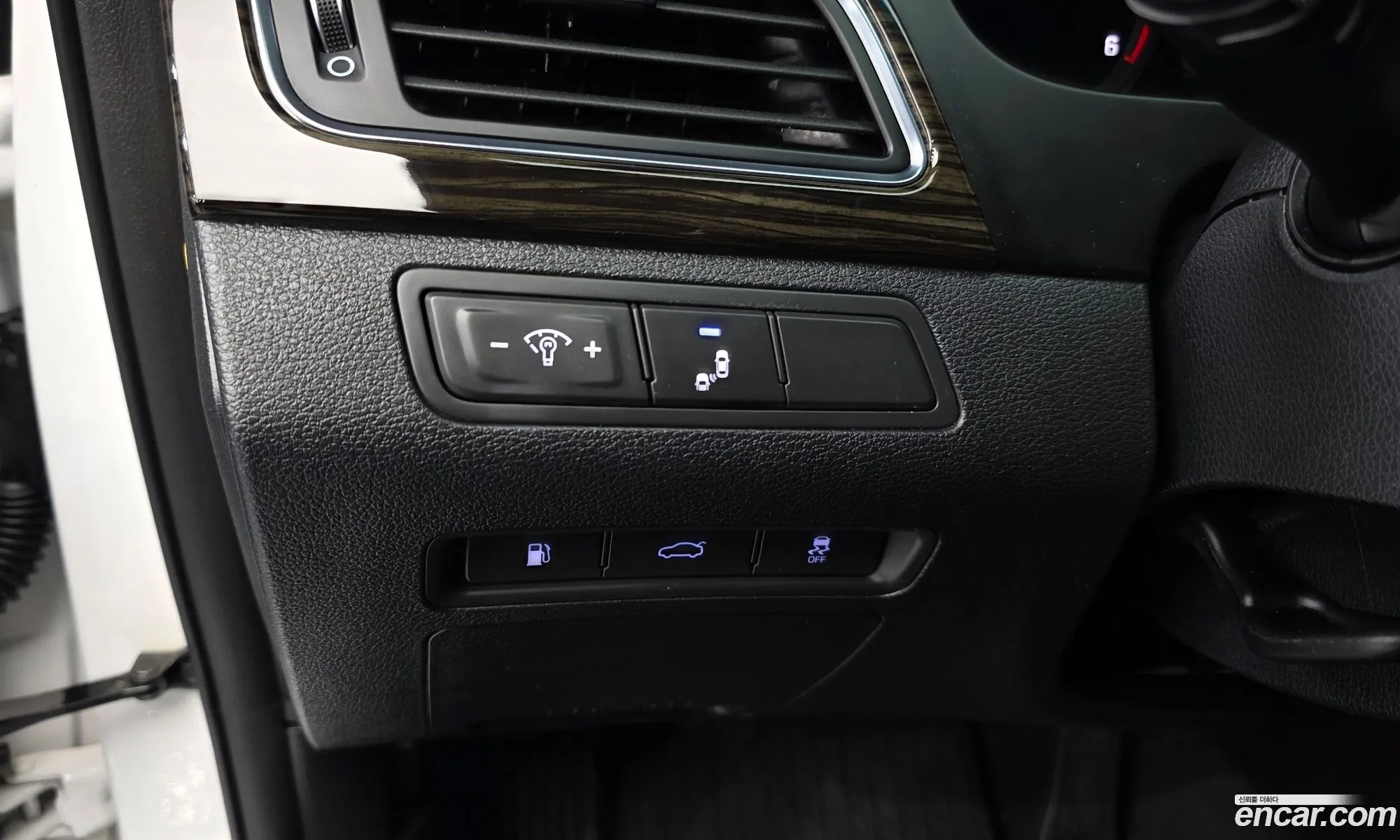 Hyundai LF Sonata 2016 — 12