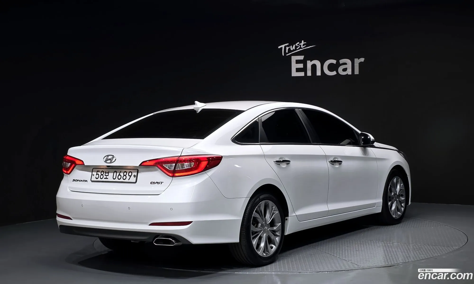 Hyundai LF Sonata 2016 — 14