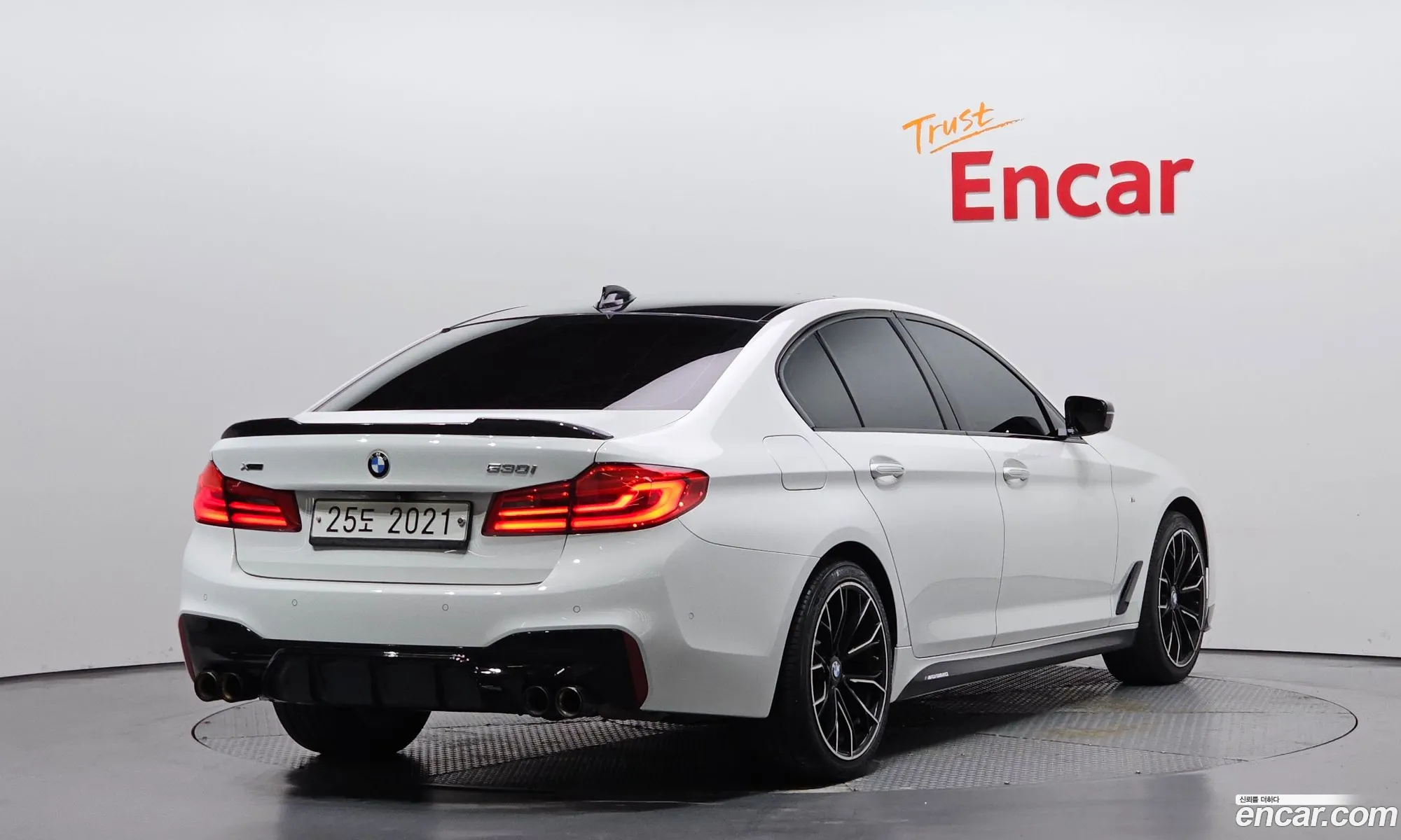 BMW 5 Series 2017 WBAJD9103JWC11428 — 4