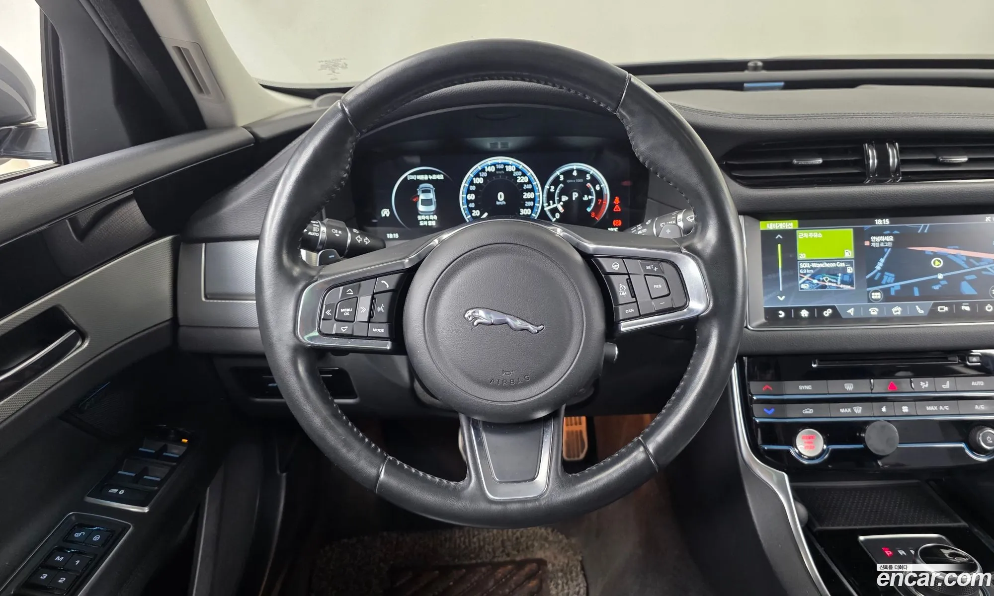 Jaguar XF 2018 — 11