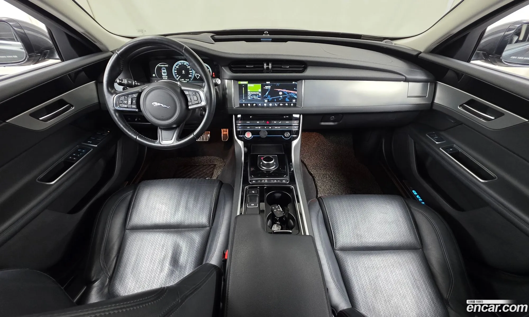 Jaguar XF 2018 — 8