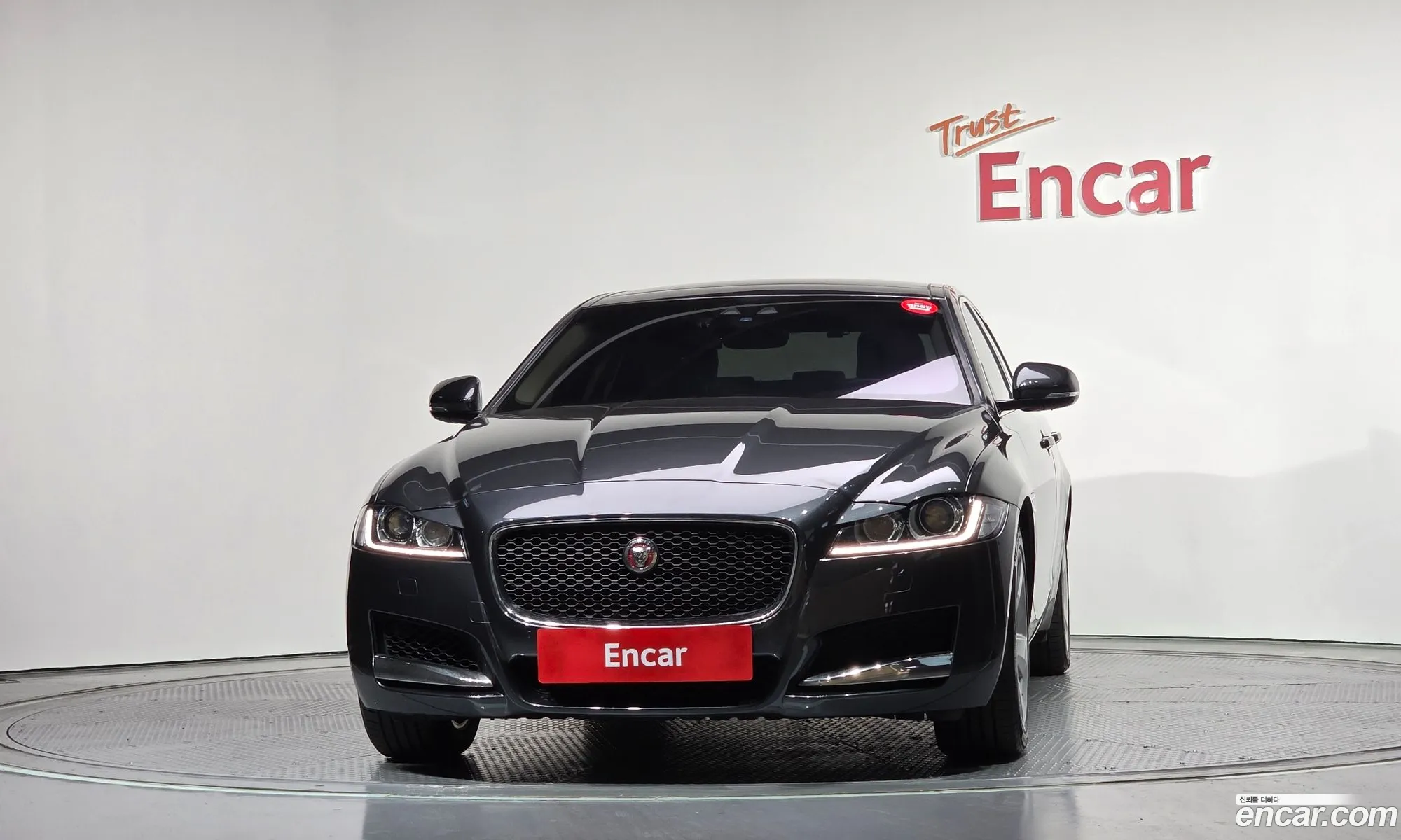 Jaguar XF 2018 — 14