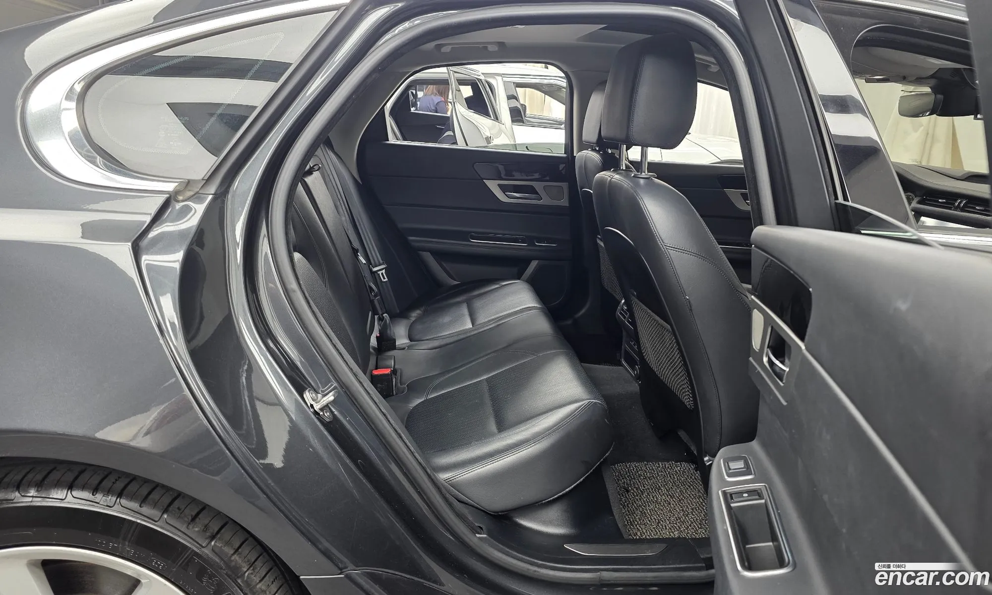 Jaguar XF 2018 — 20