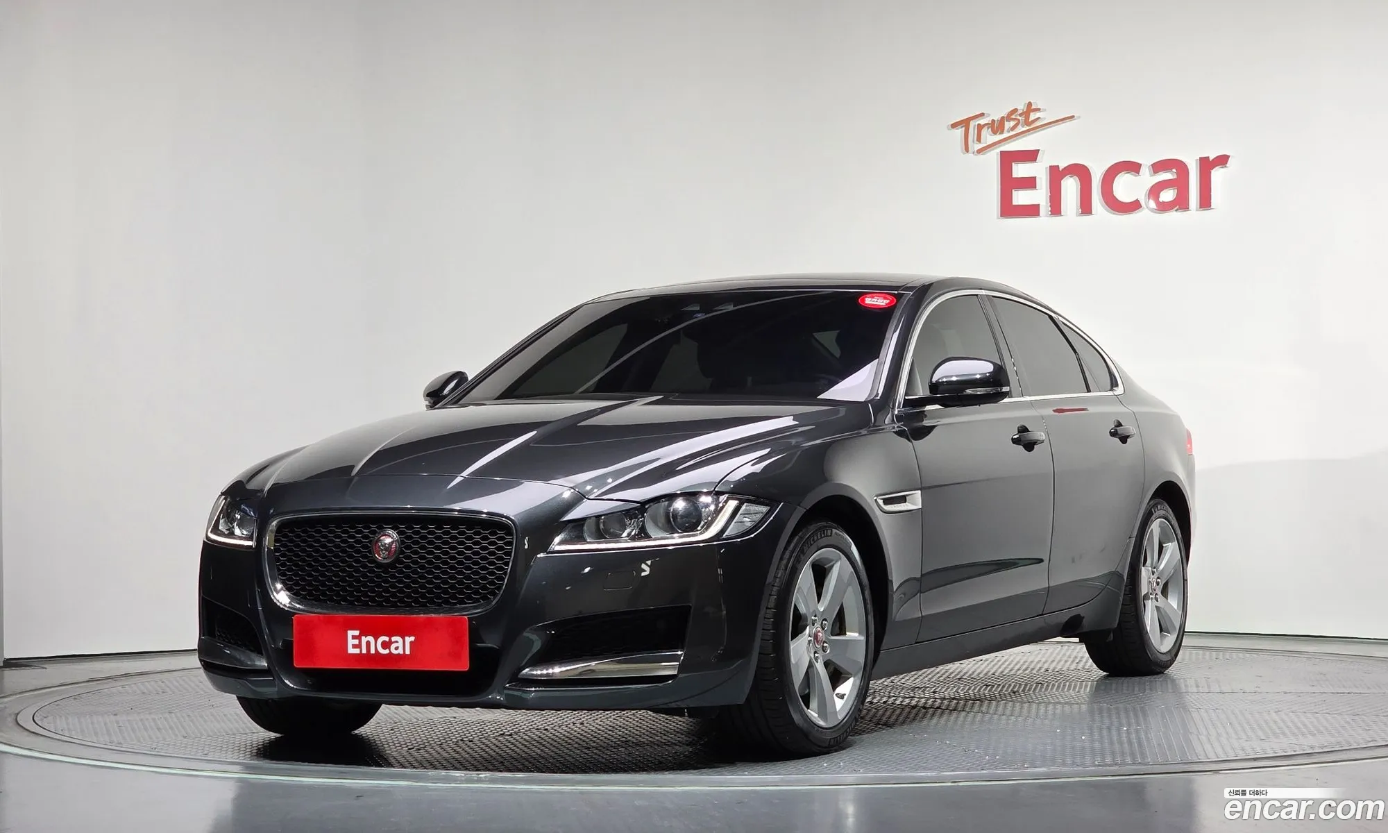 Jaguar XF 2018 — 10