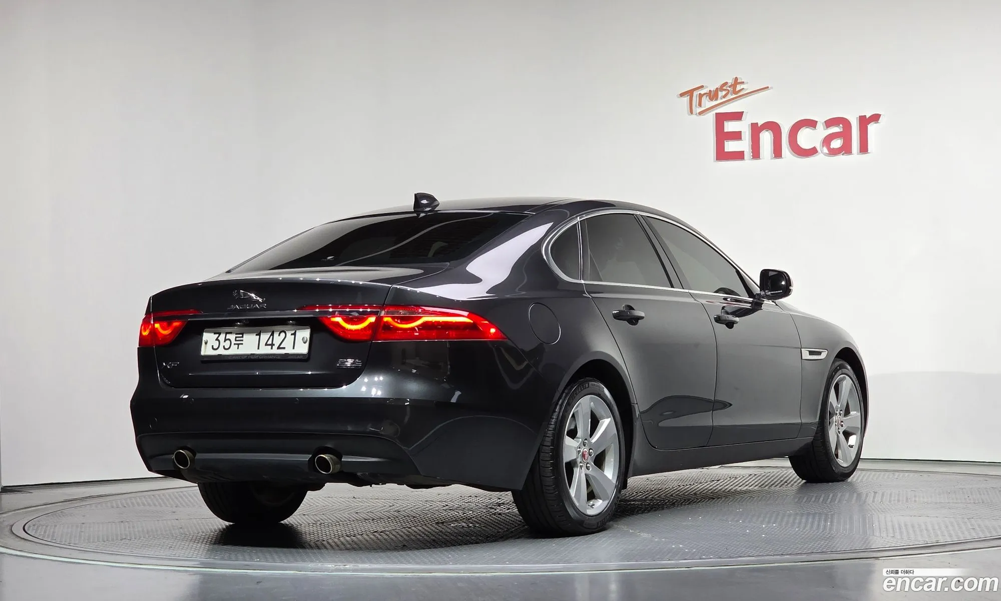 Jaguar XF 2018 — 17