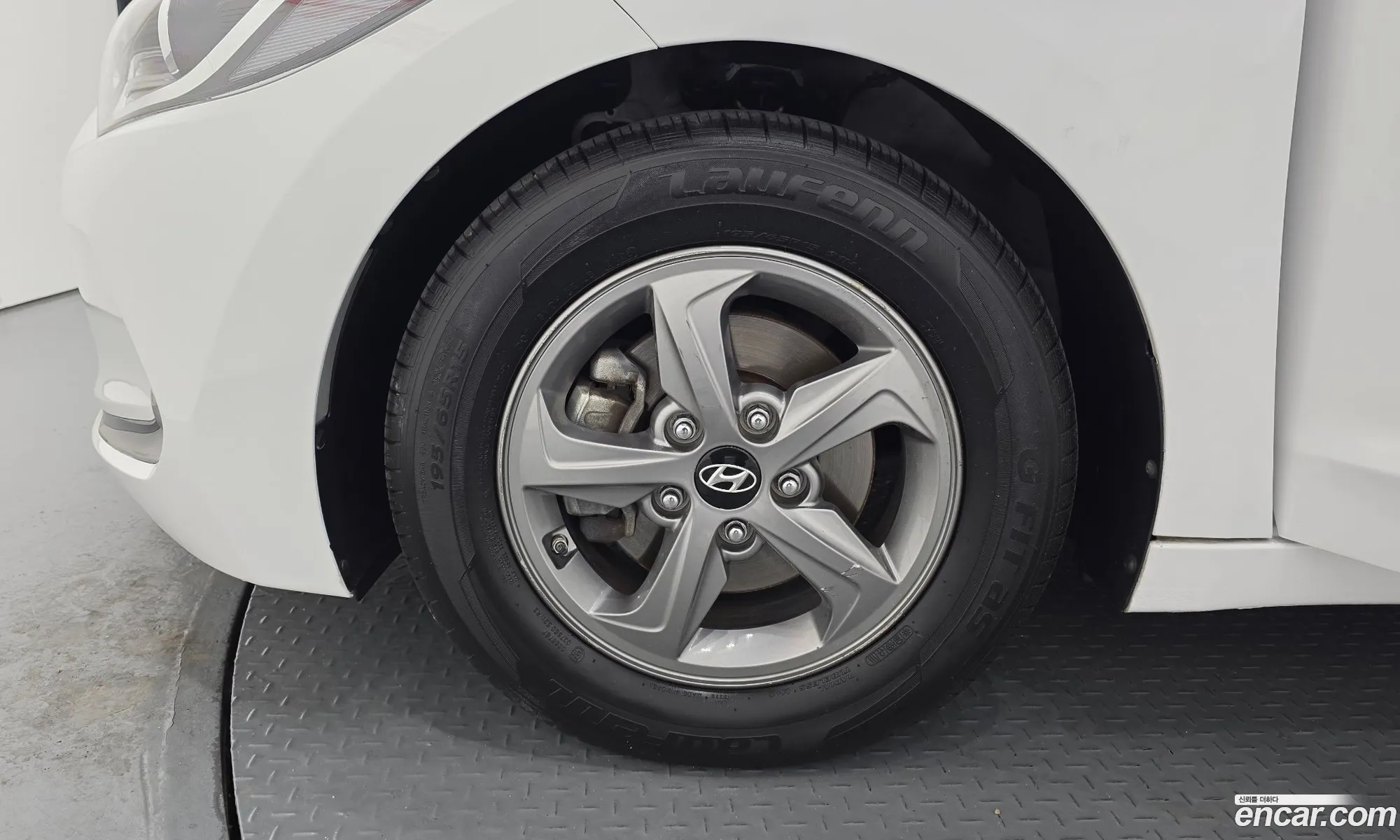 Hyundai Elantra AD 2015 — 18