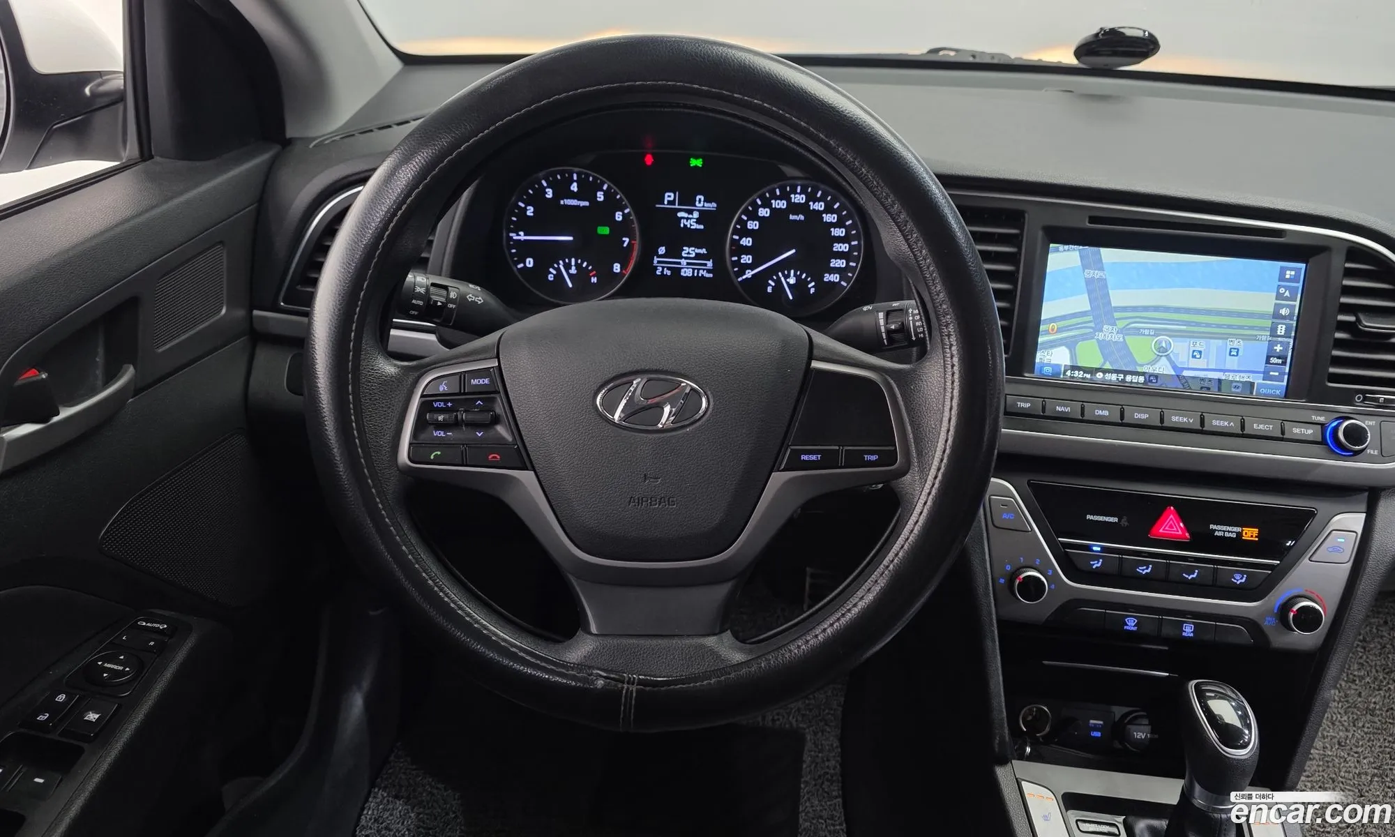 Hyundai Elantra AD 2015 — 17