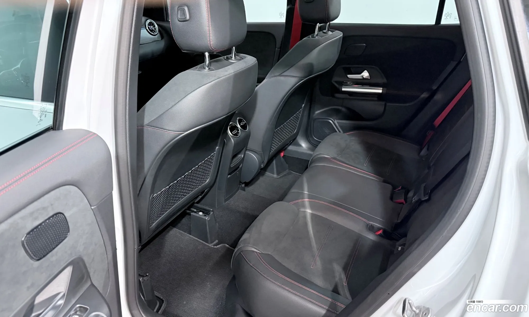 Mercedes-Benz GLA-Class H247 2023 — 12