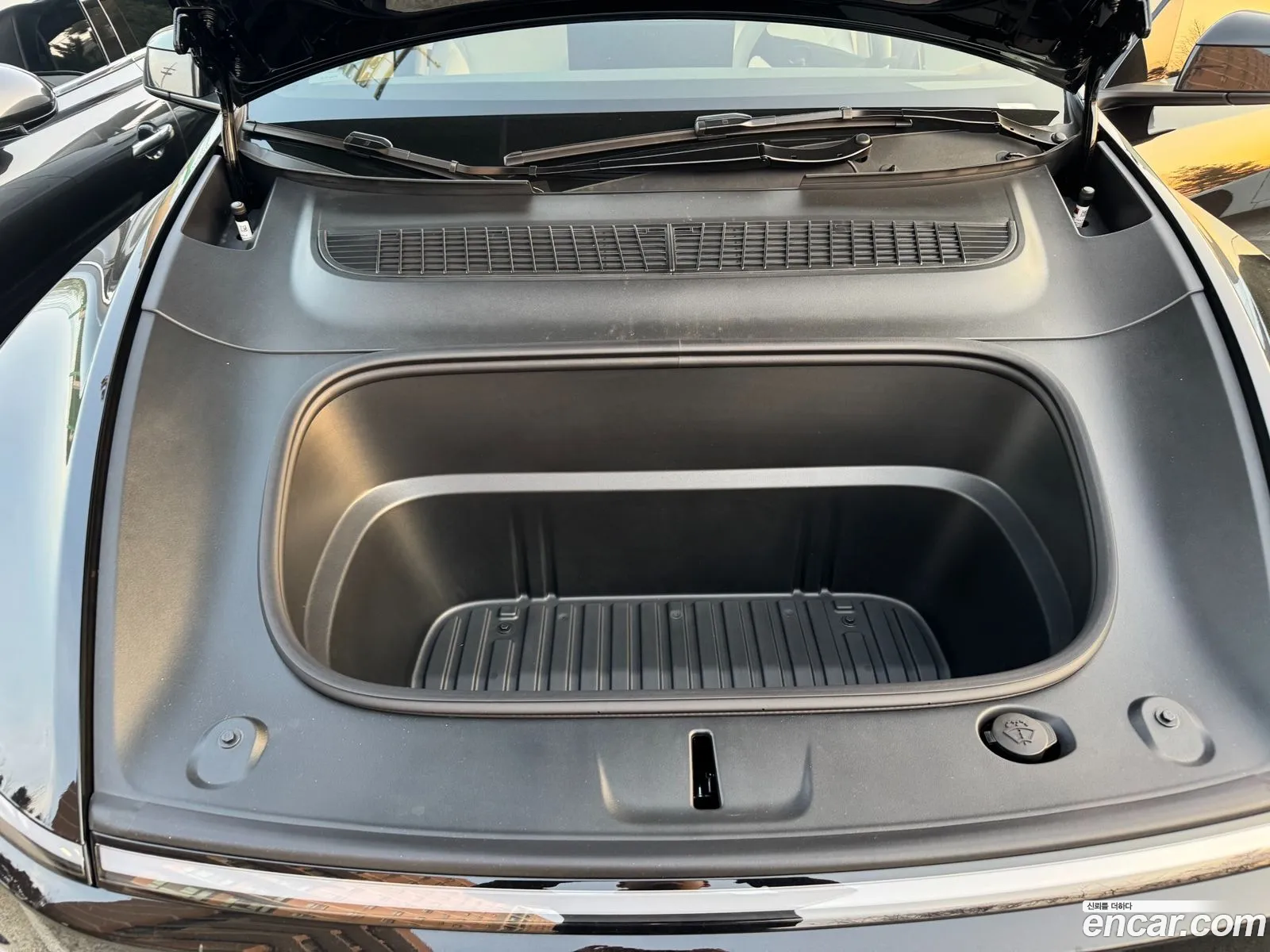 Tesla Model Y 2026 — 17