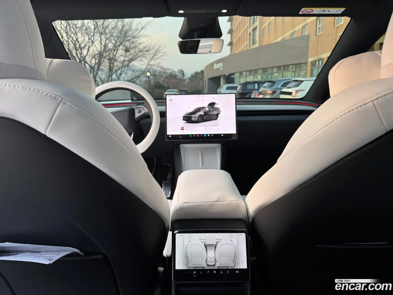 Tesla Model Y 2026 — 5