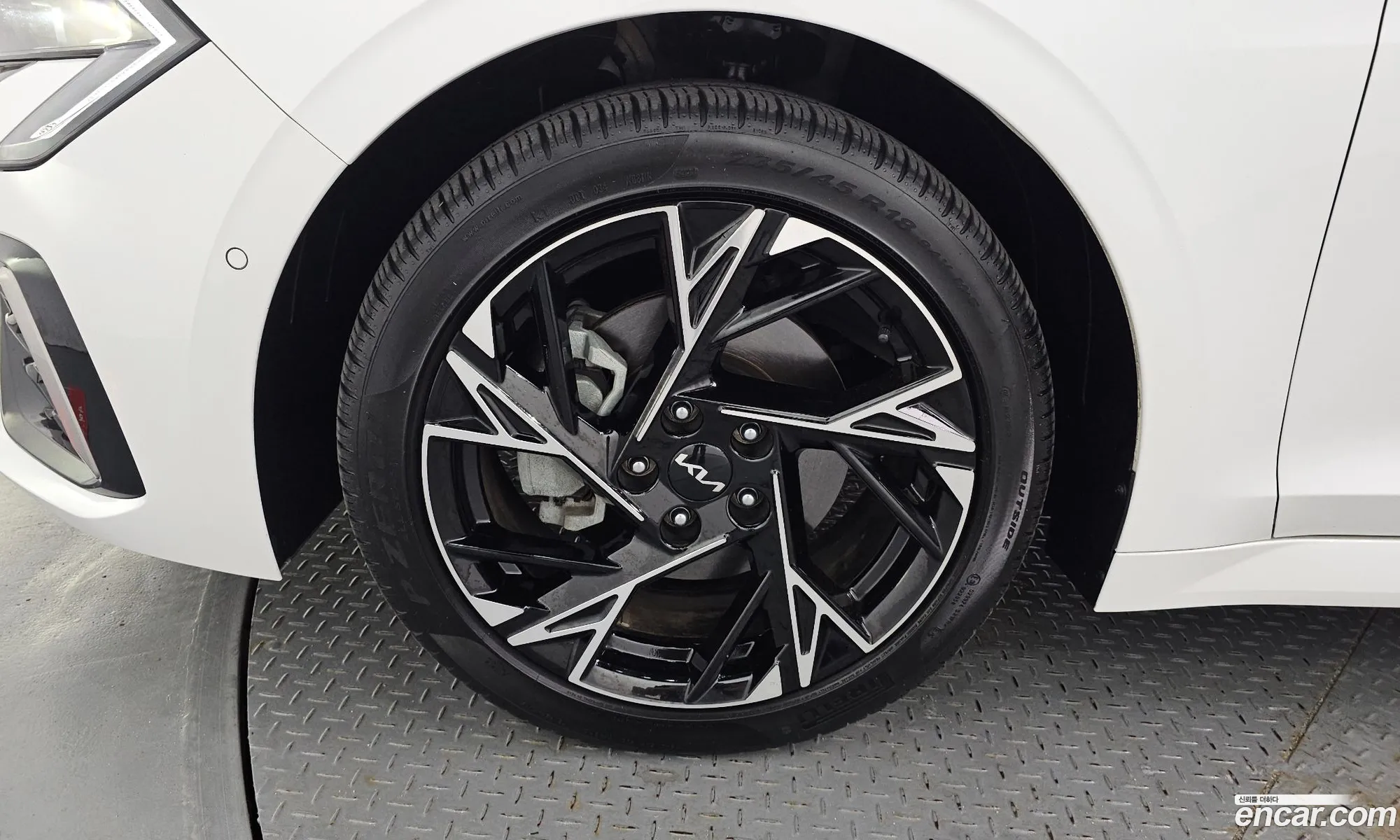 Kia K5 Hybrid 2024 — 17