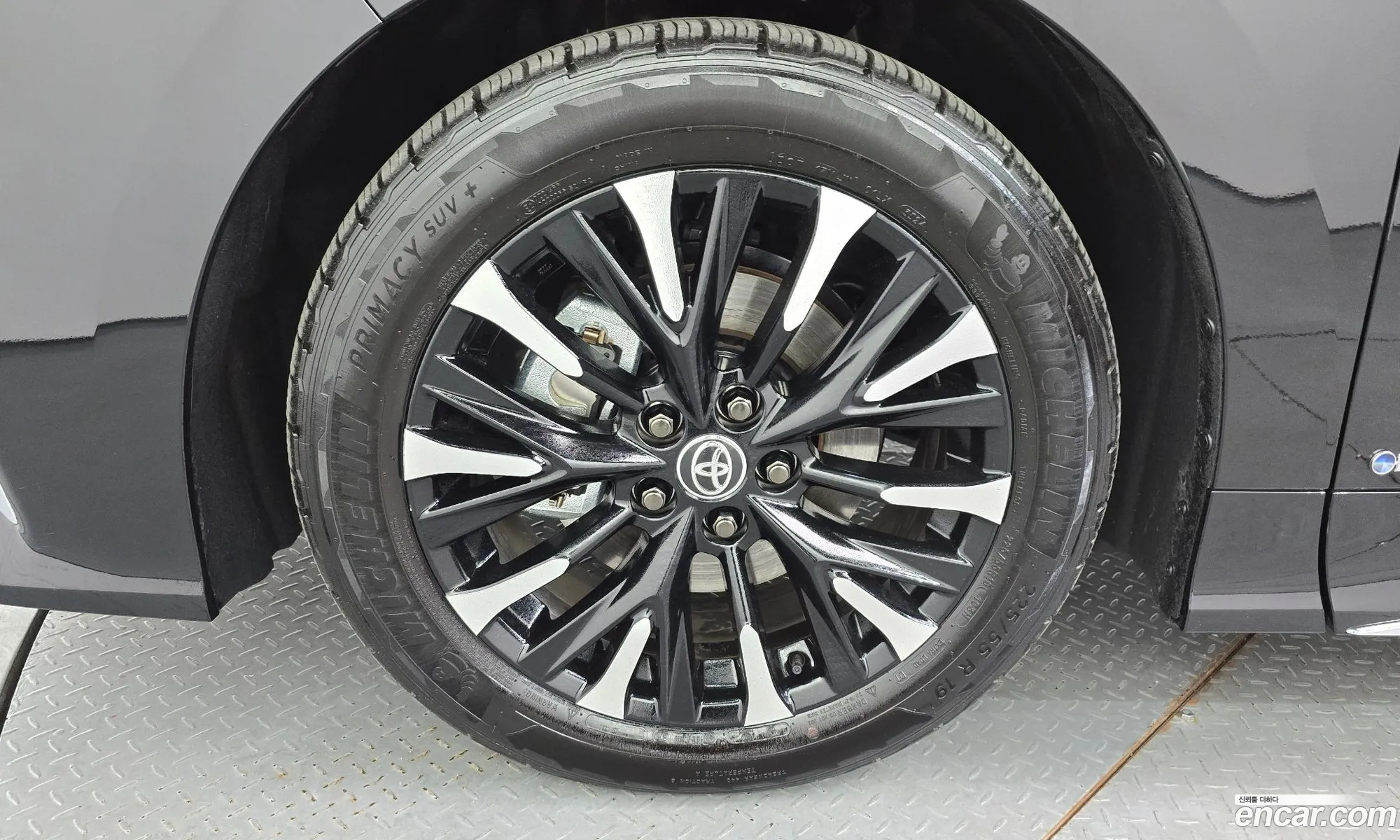 Toyota Alphard 2024 — 17