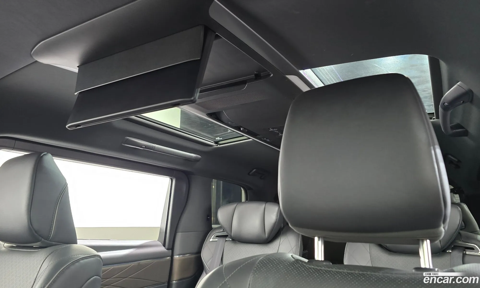 Toyota Alphard 2024 — 33