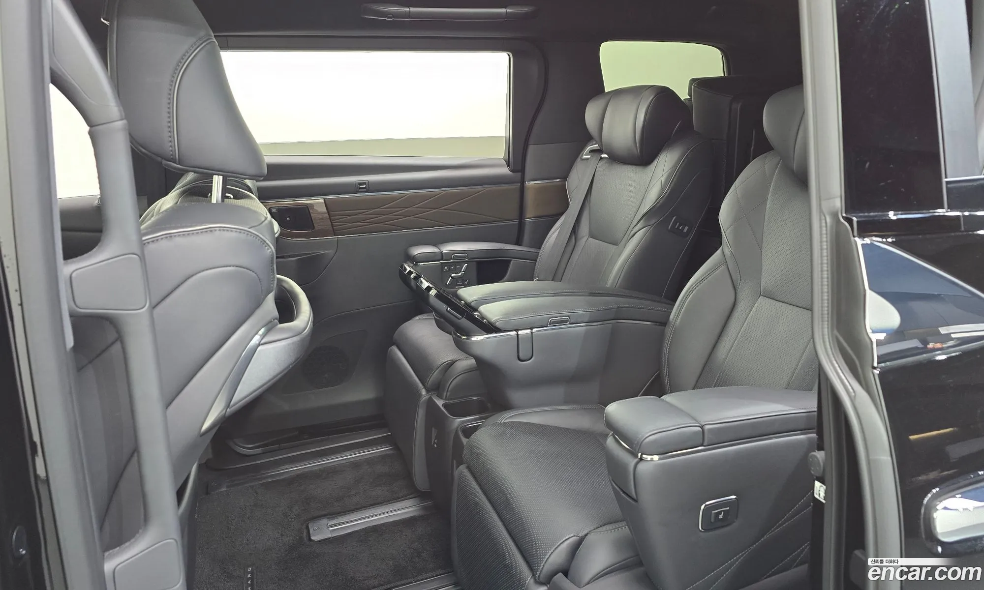 Toyota Alphard 2024 — 5