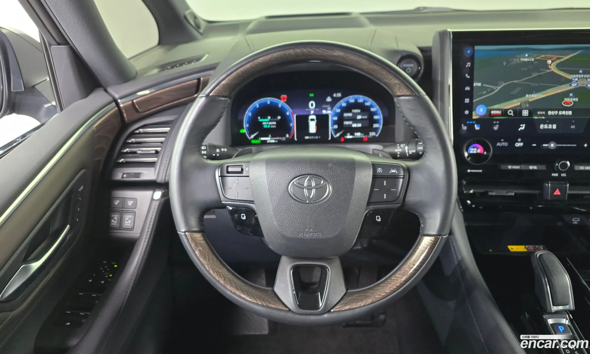 Toyota Alphard 2024 — 30