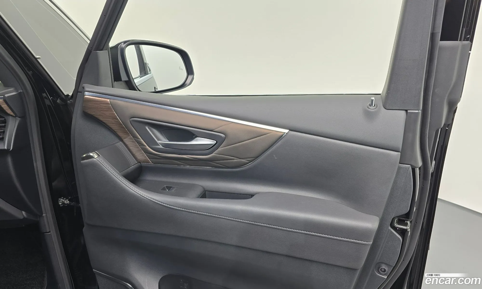 Toyota Alphard 2024 — 18